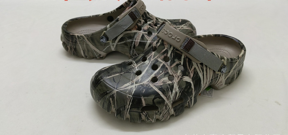 NWT Classic All Terrain Unisex Off Road Sport Camo Crocs Realtree Max-5 Clog