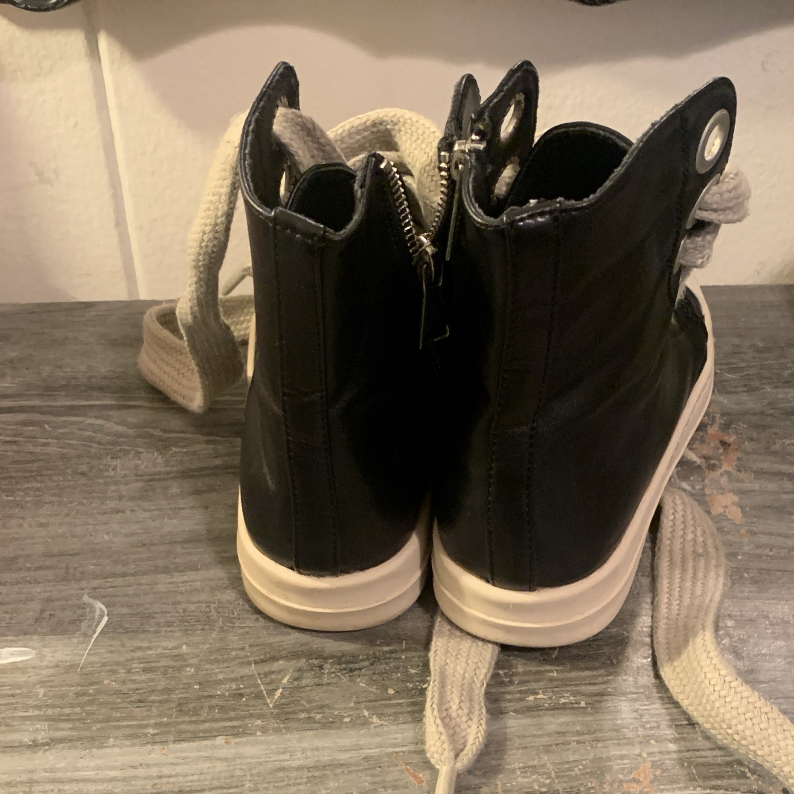 Men’s High Top Lace Up Zip Athletic Sneakers Black/White Side Zipper