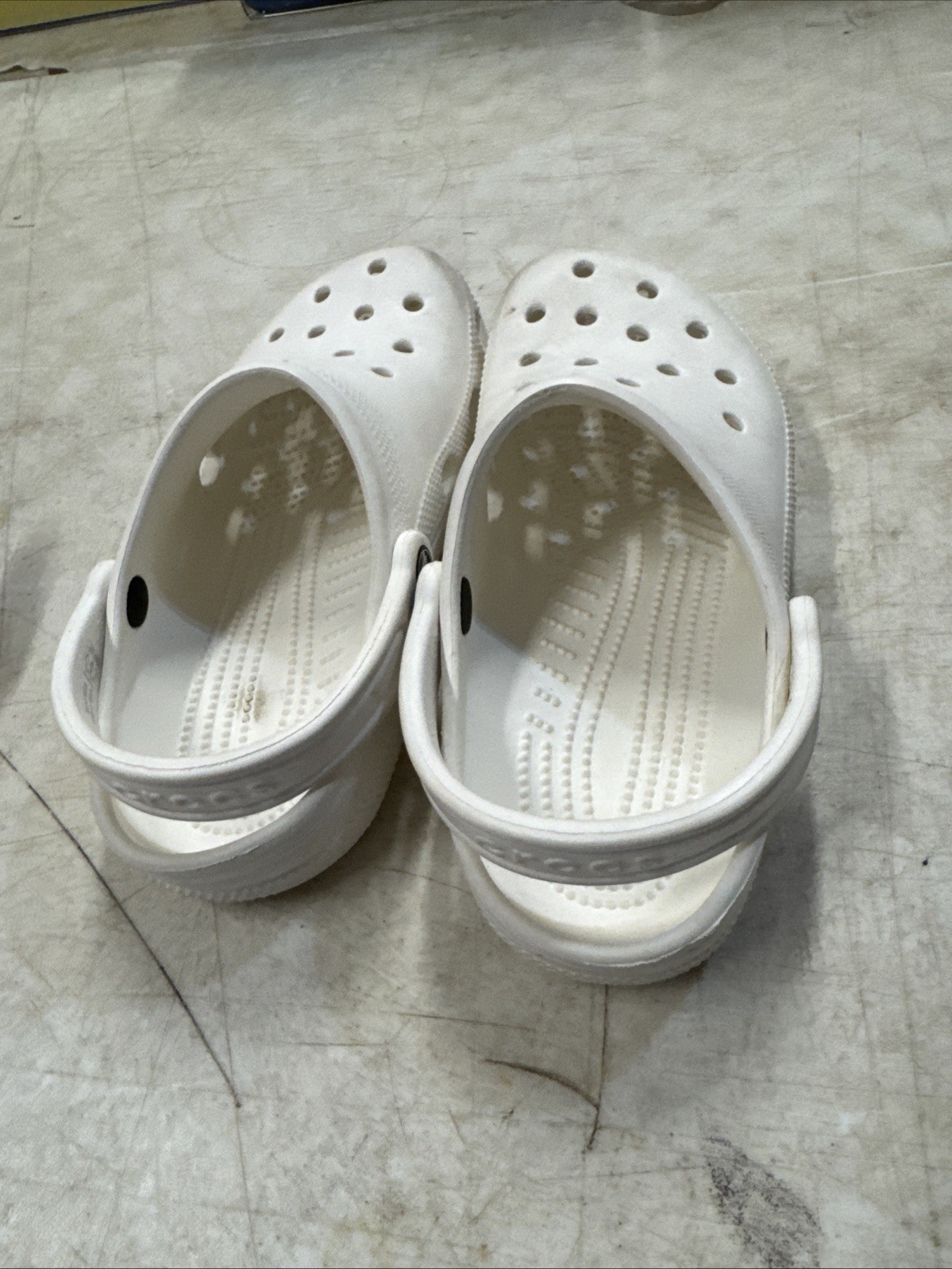 Crocs Classic Unisex Adult Men 4 Women 6 Comfortable Clogs Used | White