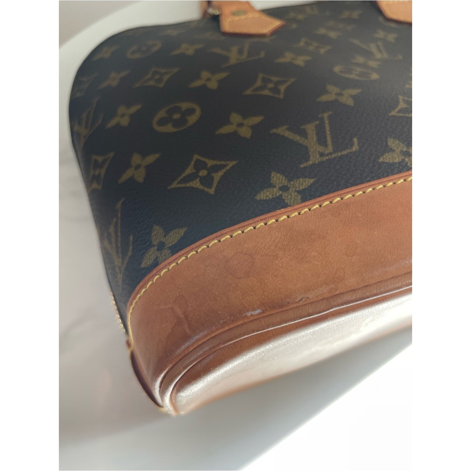 Authentic Louis Vuitton Alma PM handbag in classic Monogram canvas