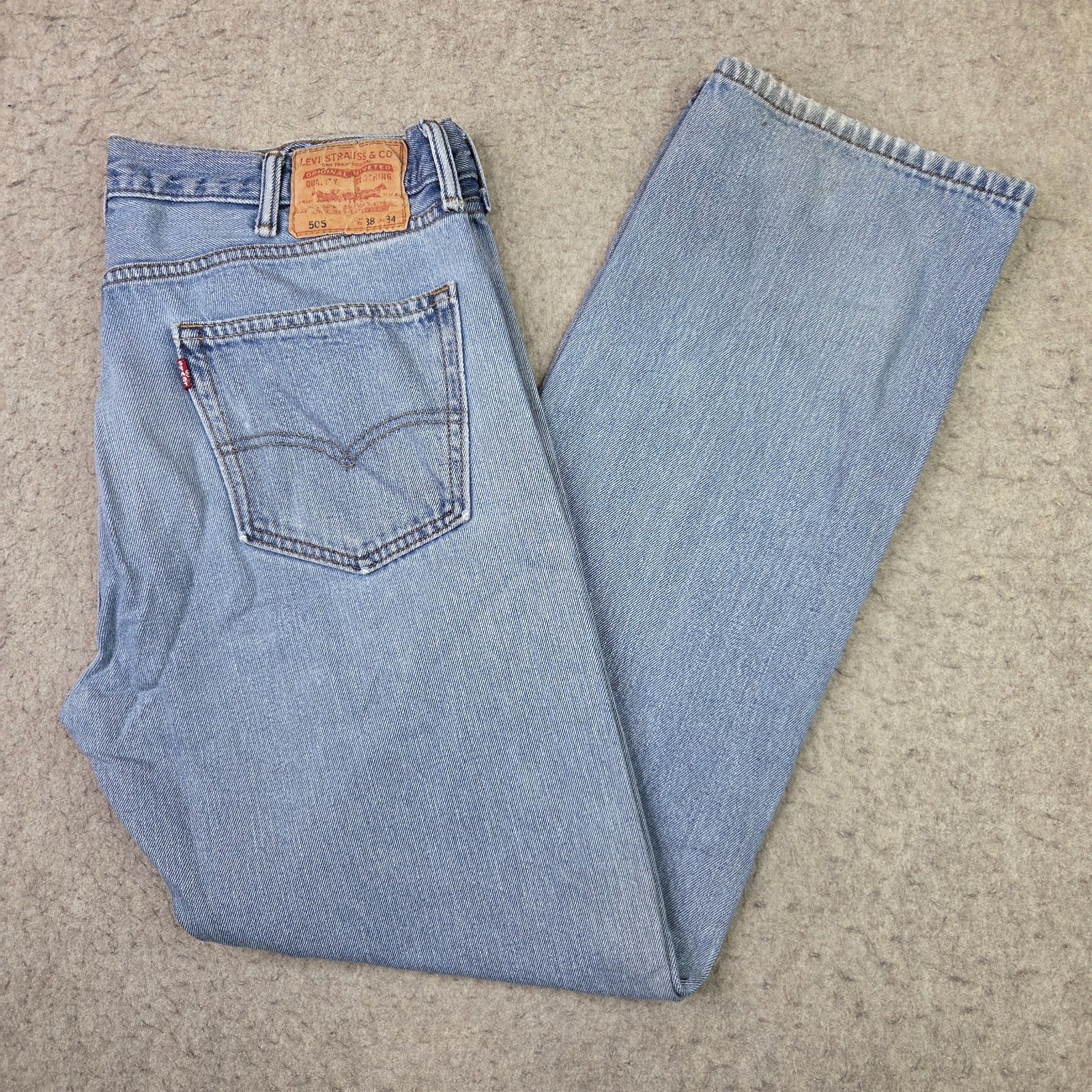 Levis 505 Mens Jeans 38×34 Blue Light Wash Denim Straight Fit Zip Fly 5-Pocket