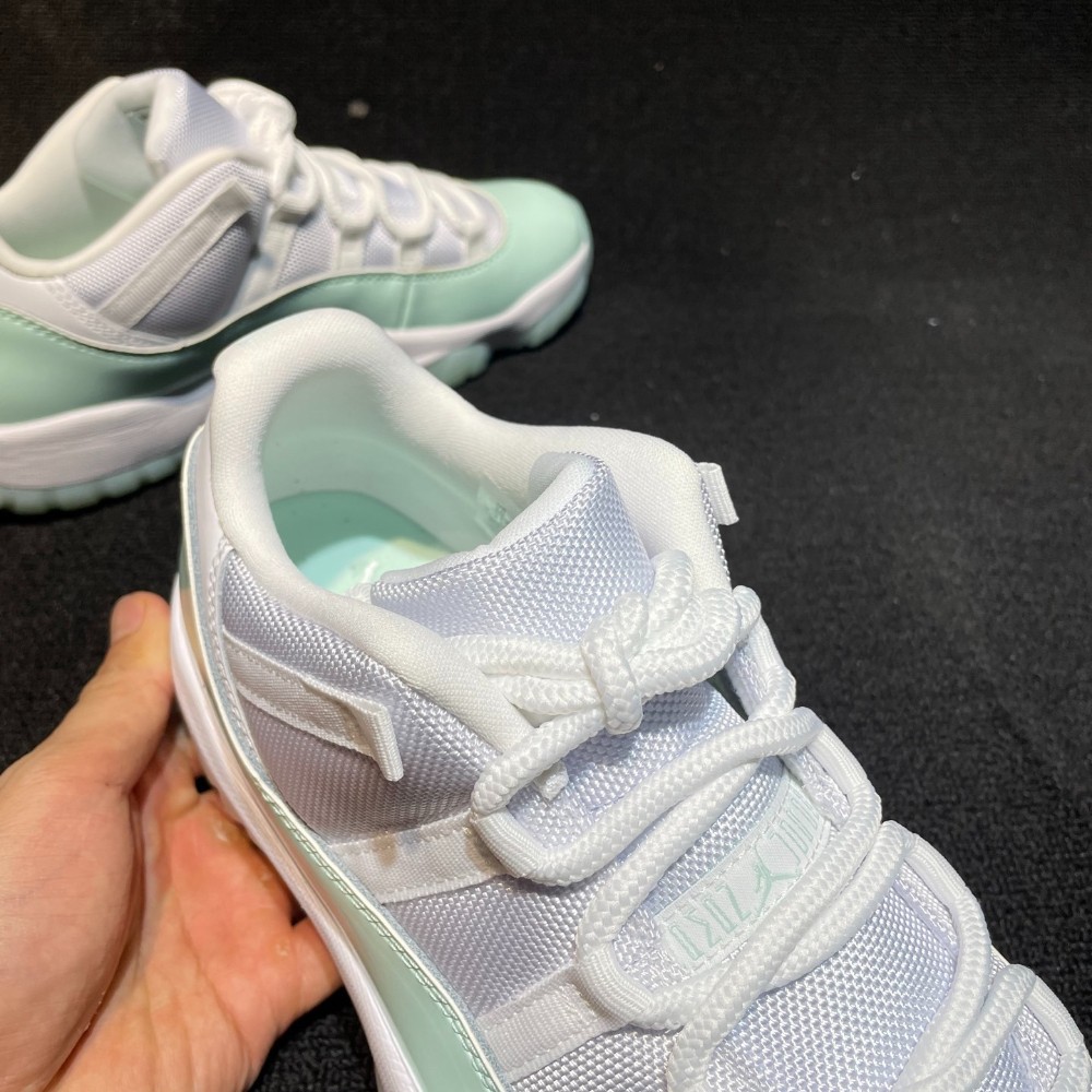 AJ 11 Low ‘Igloo’ Sea green 2025 AH7860-103