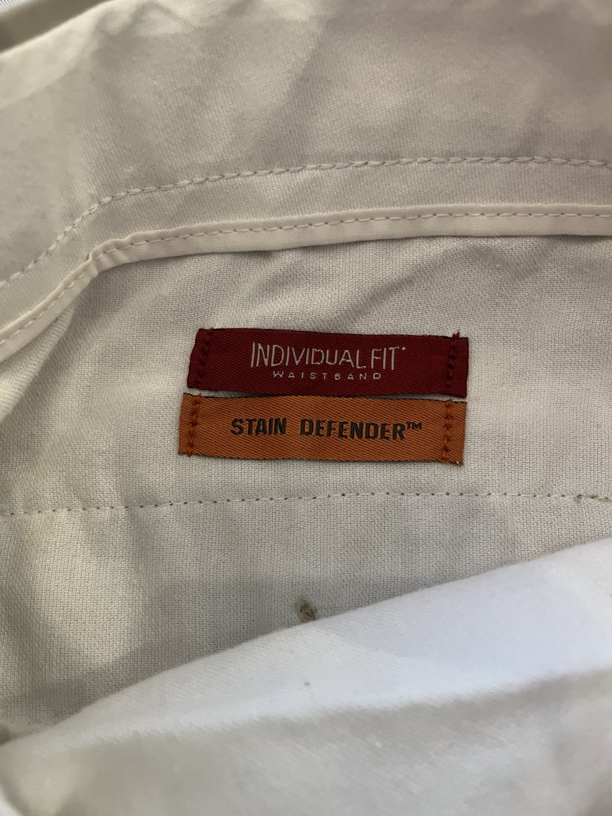 Dockers Individual Fit Stain Defender Beige Khakis Relaxed Straight W33 L32
