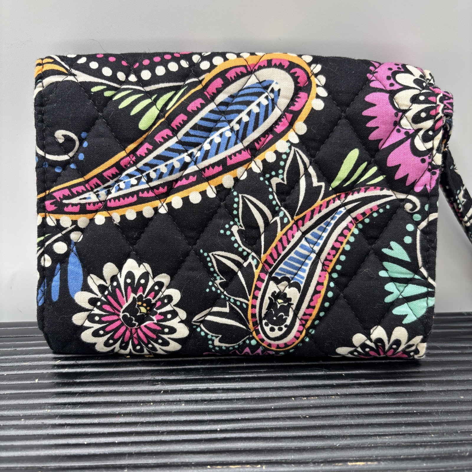 NWOT Vera Bradley Turn lock Clutch Wristlet Wallet In Bandana Swirl Pattern