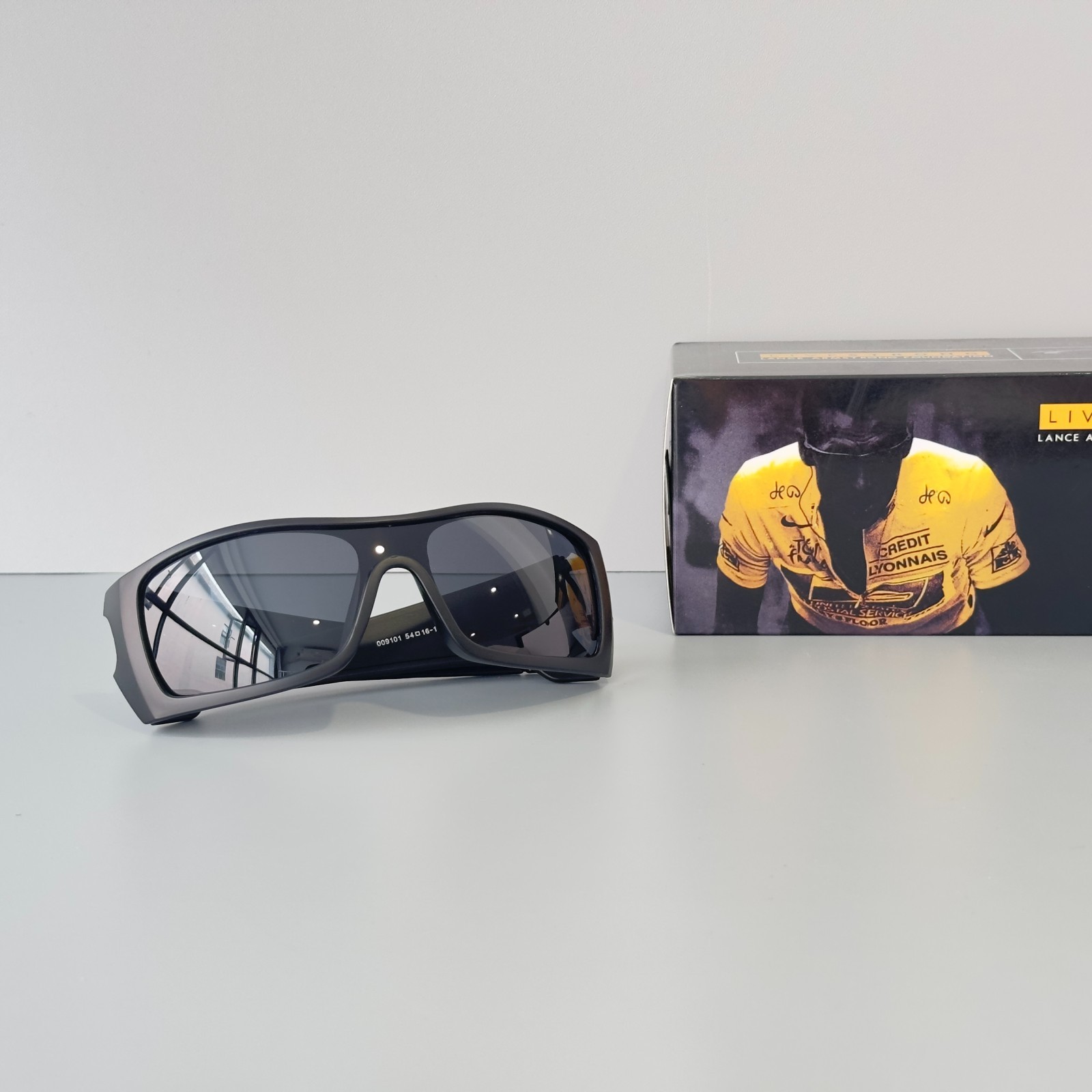 Oakley Batwolf OO9101 Polarized Sunglasses Matte Black Black Lens UV400 With Box
