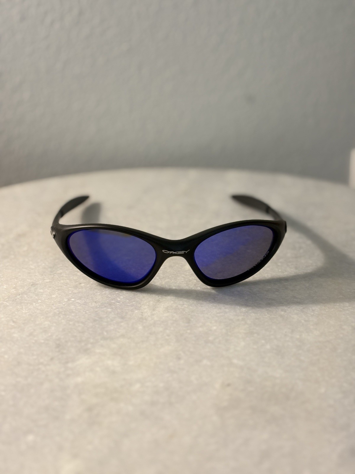 Oakley Minute 1.0 Men’s wrap Sunglasses Black Frame Blue PRIZM Lenses
