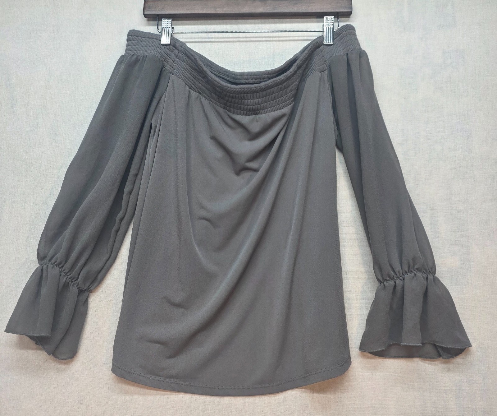 Torrid Studio Knit Off Shoulder Blouse Gray Smocked Top Chiffon Ruffle Sleeve 00