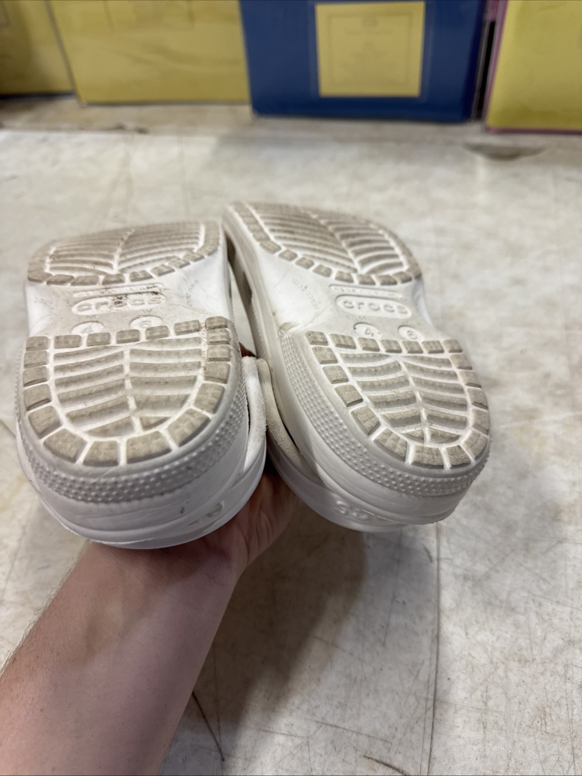 Crocs Classic Unisex Adult Men 4 Women 6 Comfortable Clogs Used | White