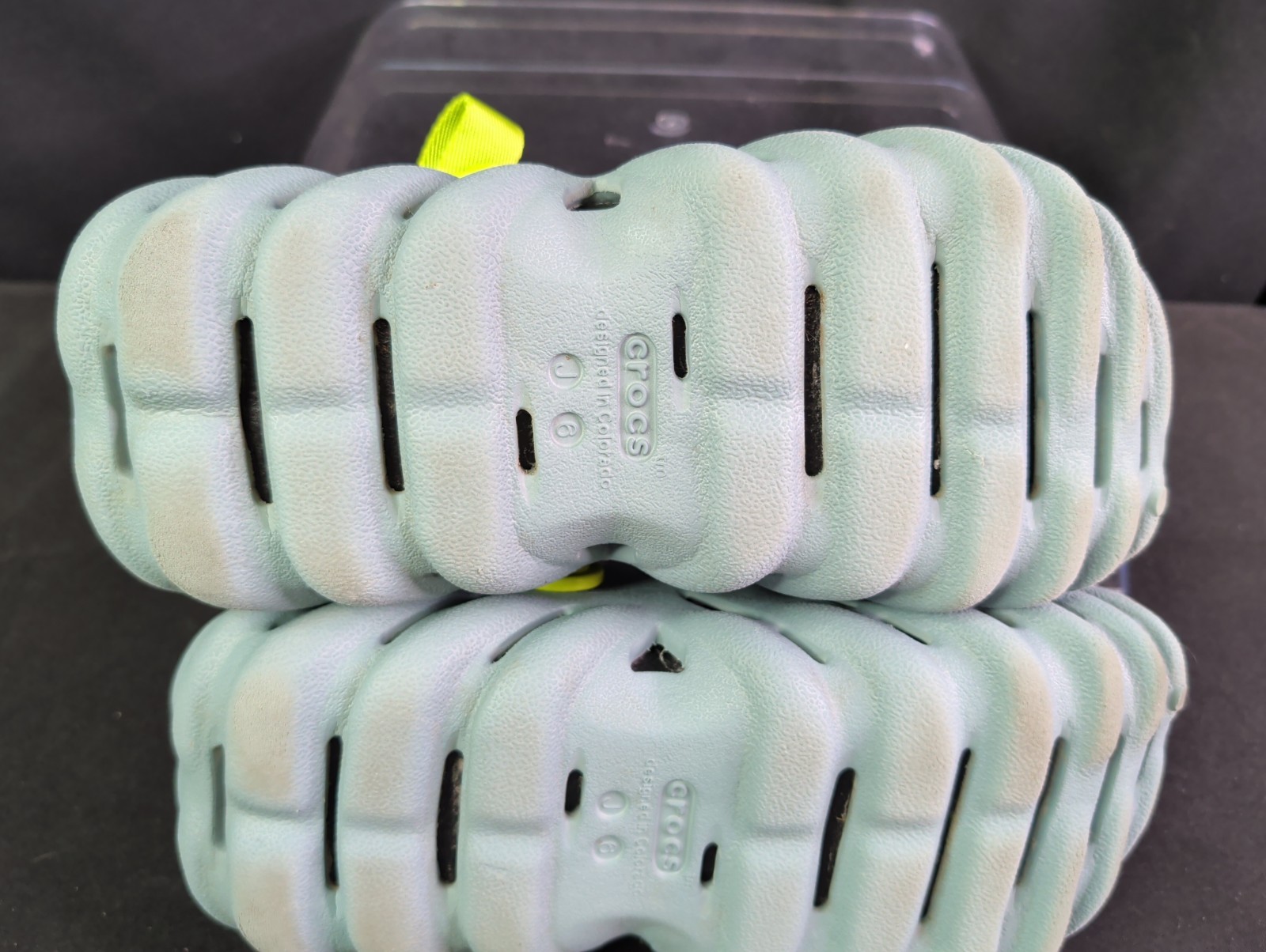 Crocs Echo Clog “Pond” size Blue/Black-Volt 207937-3YO Sz J6 W8 M6