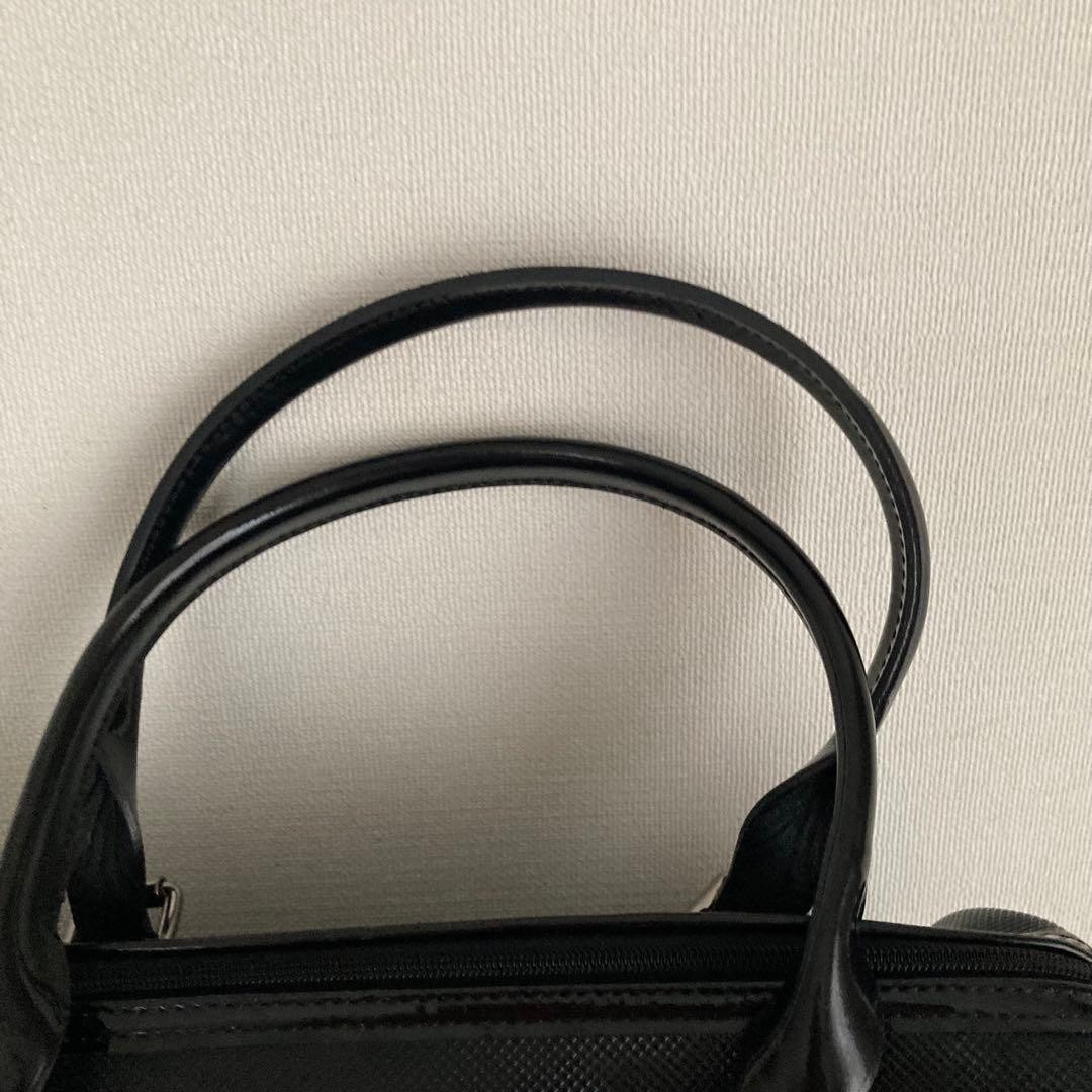 LONGCHAMP Black Patent Leather Boston Style Commuter Handbag Zip Top