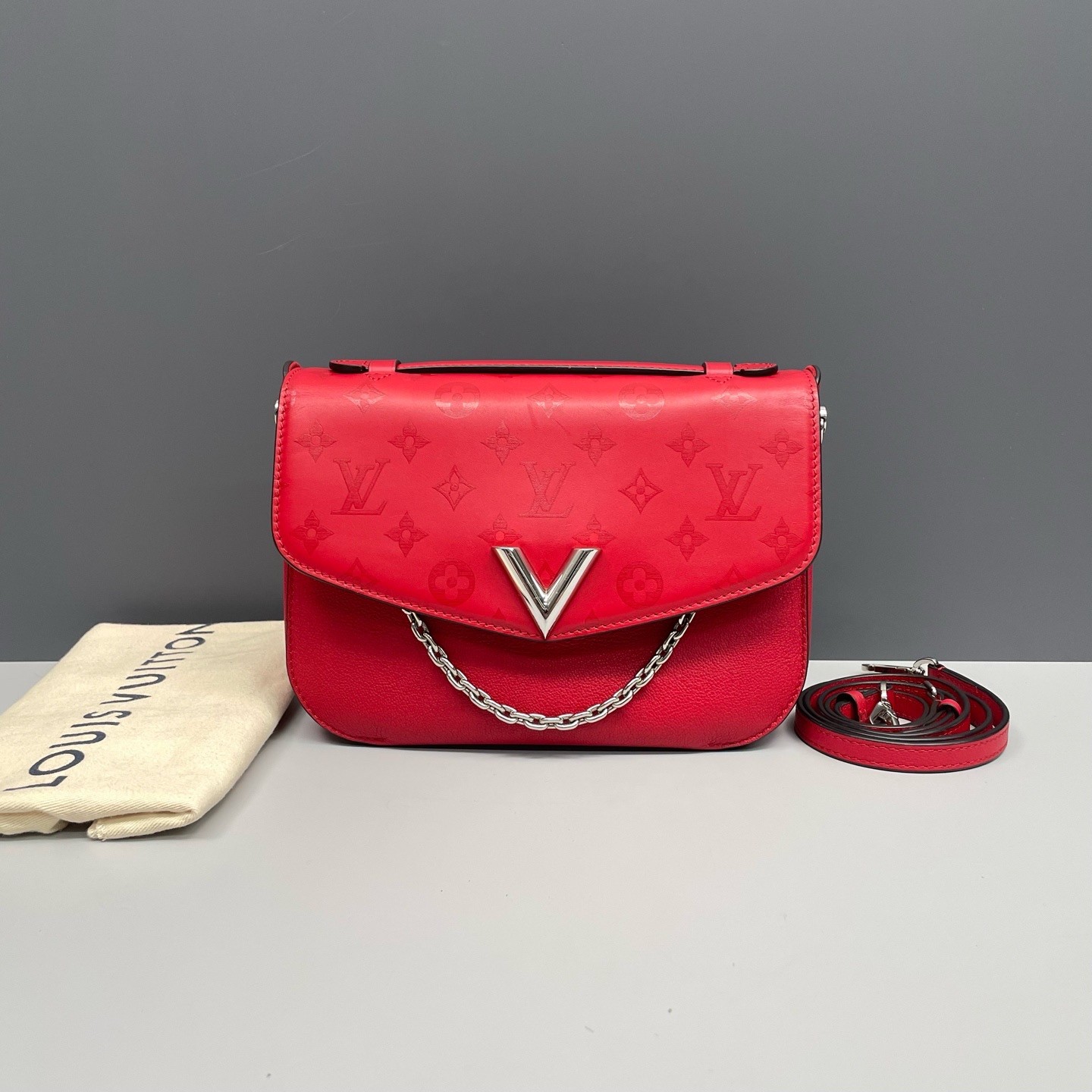 Louis Vuitton Pre-Owned Authentic Messenger Bag Red Silver