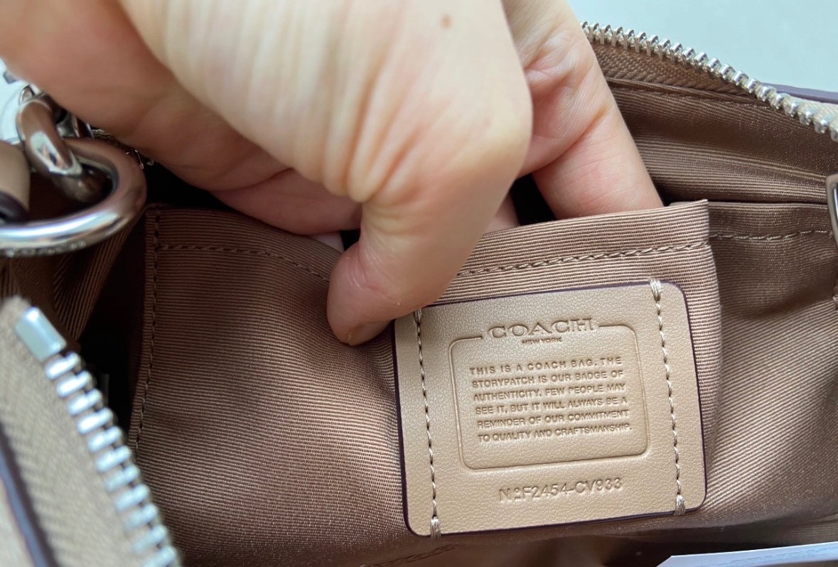 Coach NWT Teri Shoulder Bag In Signature Canvas CV933 silver/sand /taupe