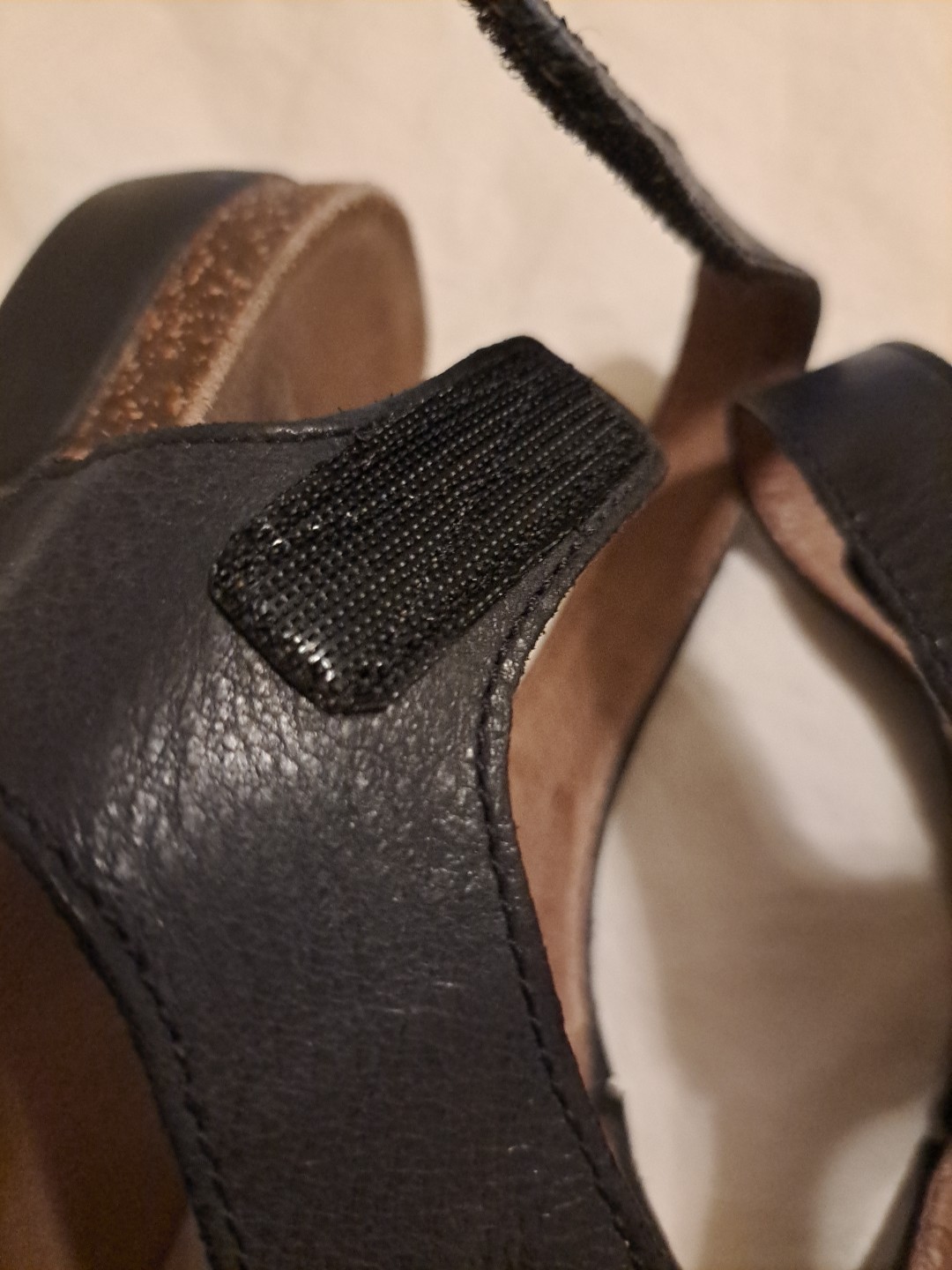 Dansko Reece Women’s Sandals Black 8.5 EUC Returns Accepted