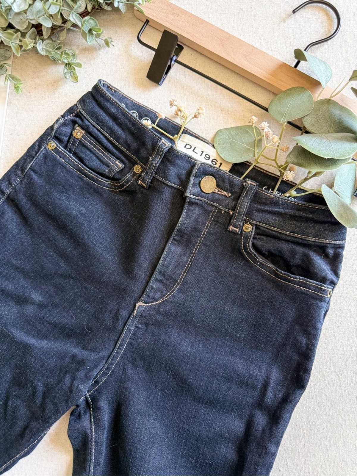 DL1961 Chrissy Skinny Dark Wash Premium Stretch Denim Size 24