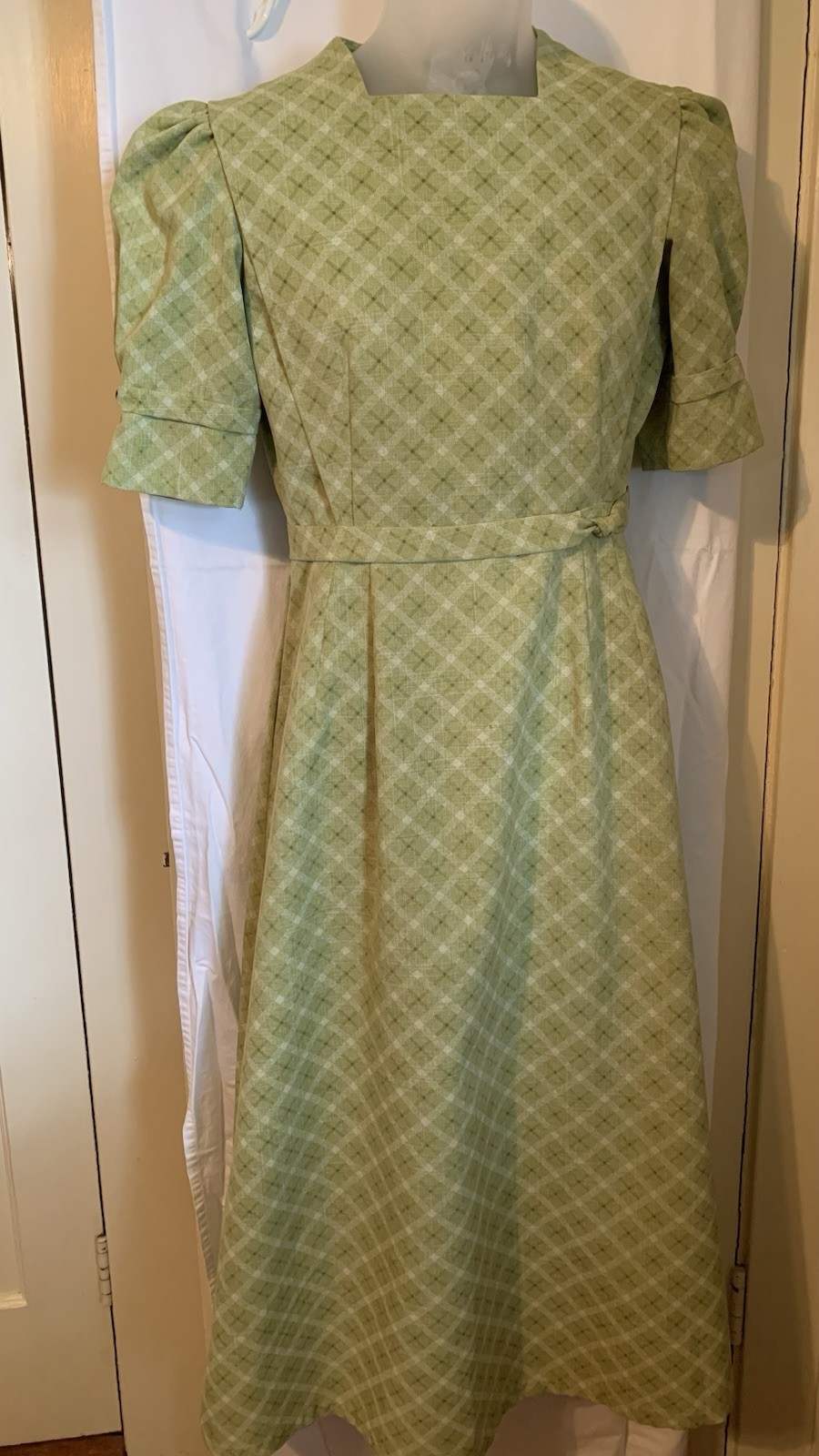 Mennonite Cape Dress Size S Bust 34” Waist 28” Length 48” Green Diagonal