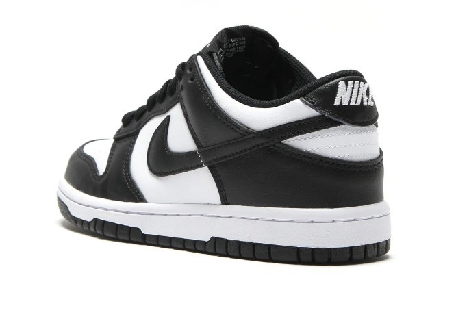 NIKE DUNK LOW (GS) -WHITE/BLACK-WHITE – SIZE 6Y