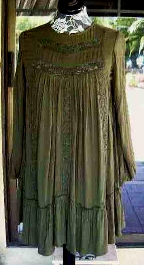 Green Crinkle Dress Long Sleeve Macrame Trim Ruffle Trim Sz. S 40″ Bust