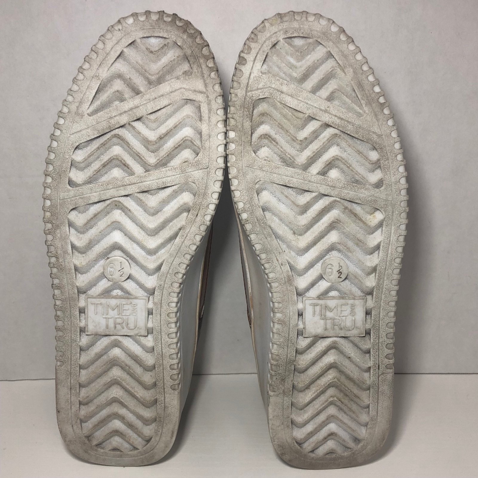 Time and Tru White Memory Foam Sneakers, Girls Size 6.5