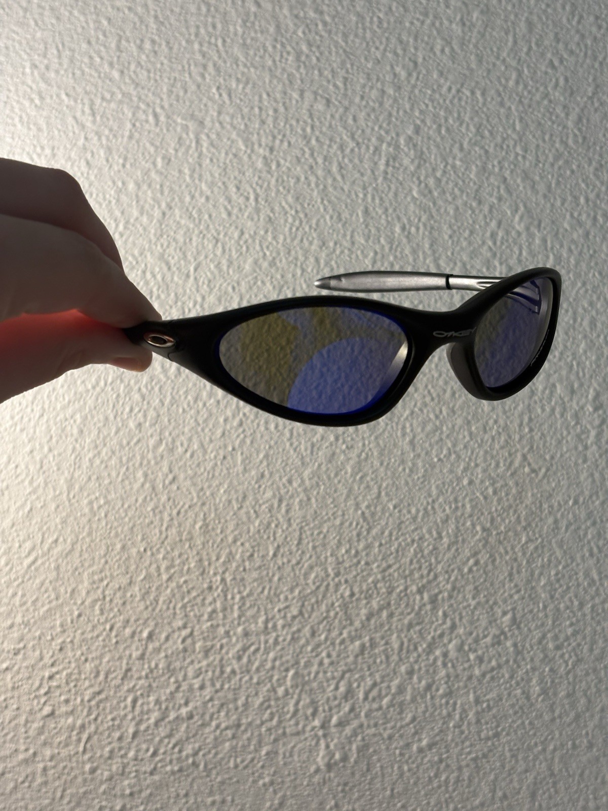 Oakley Minute 1.0 Men’s wrap Sunglasses Black Frame Blue PRIZM Lenses