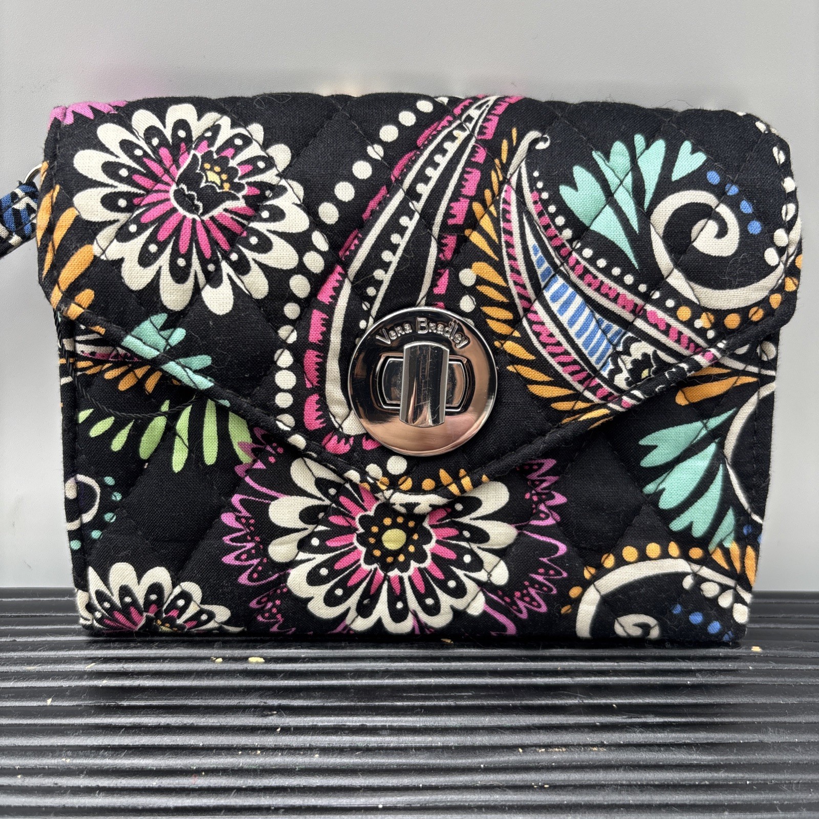 NWOT Vera Bradley Turn lock Clutch Wristlet Wallet In Bandana Swirl Pattern