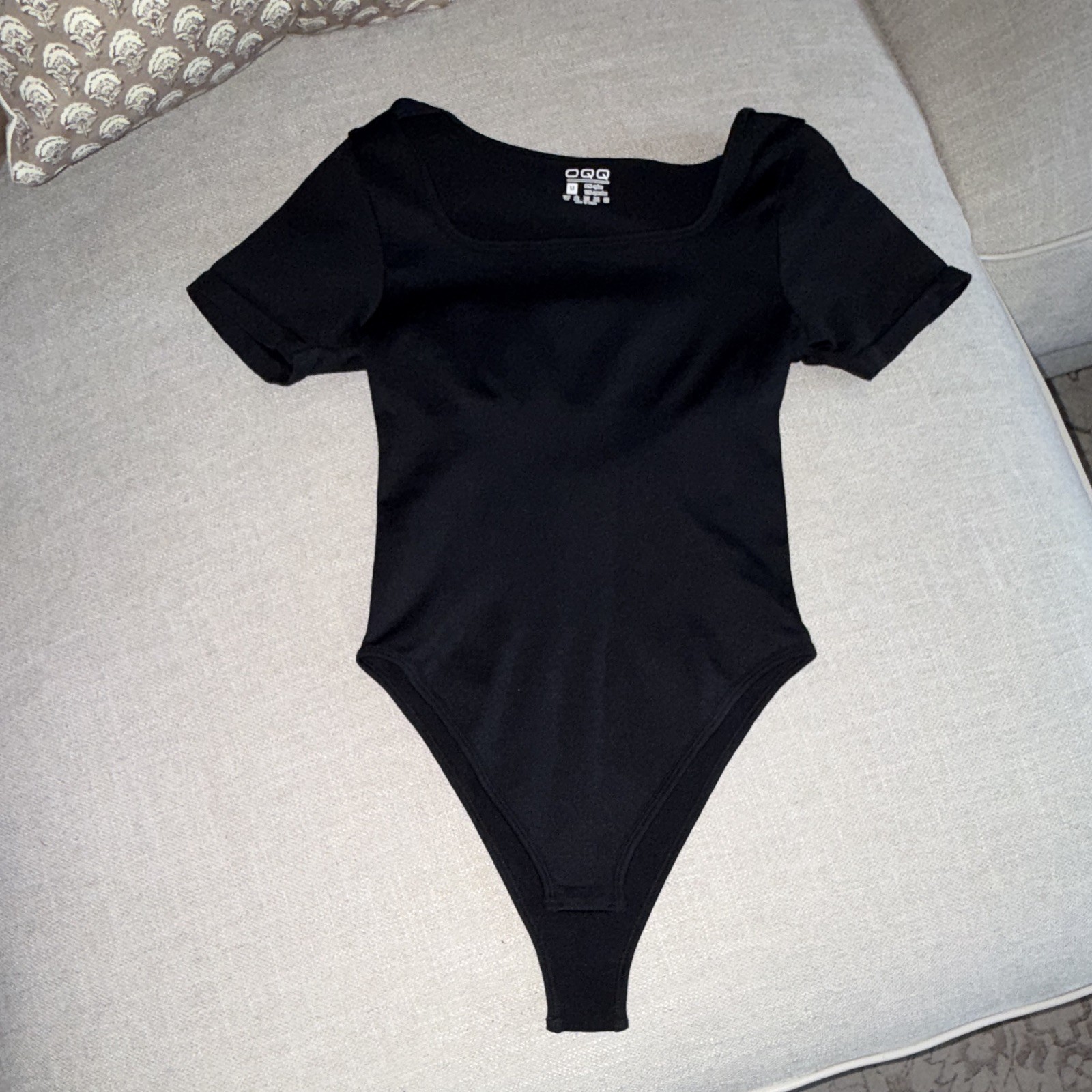 OQQ Women’s Black Short Sleeve One-Piece Bodysuit M Moderate Compression Stretch