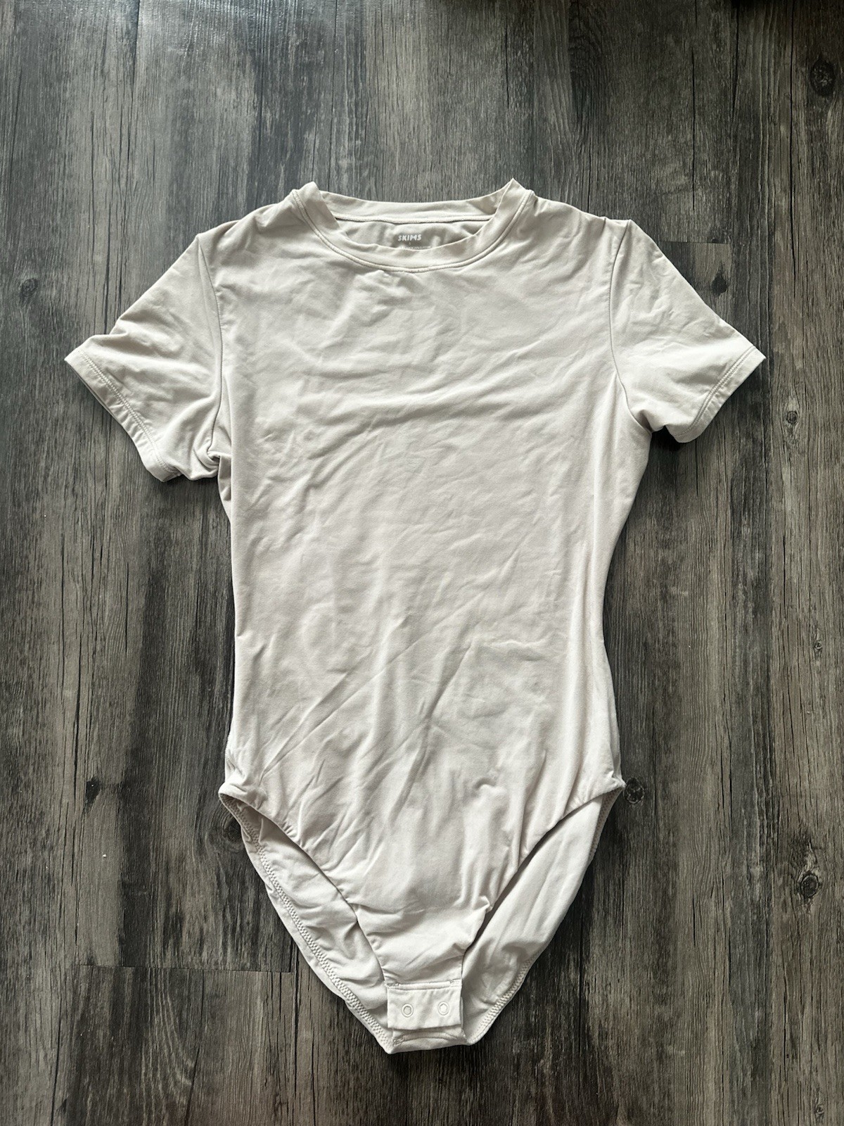 SKIMS Women’s Short Sleeve Bodysuit Beige S Moderate Compression Stretch Logo