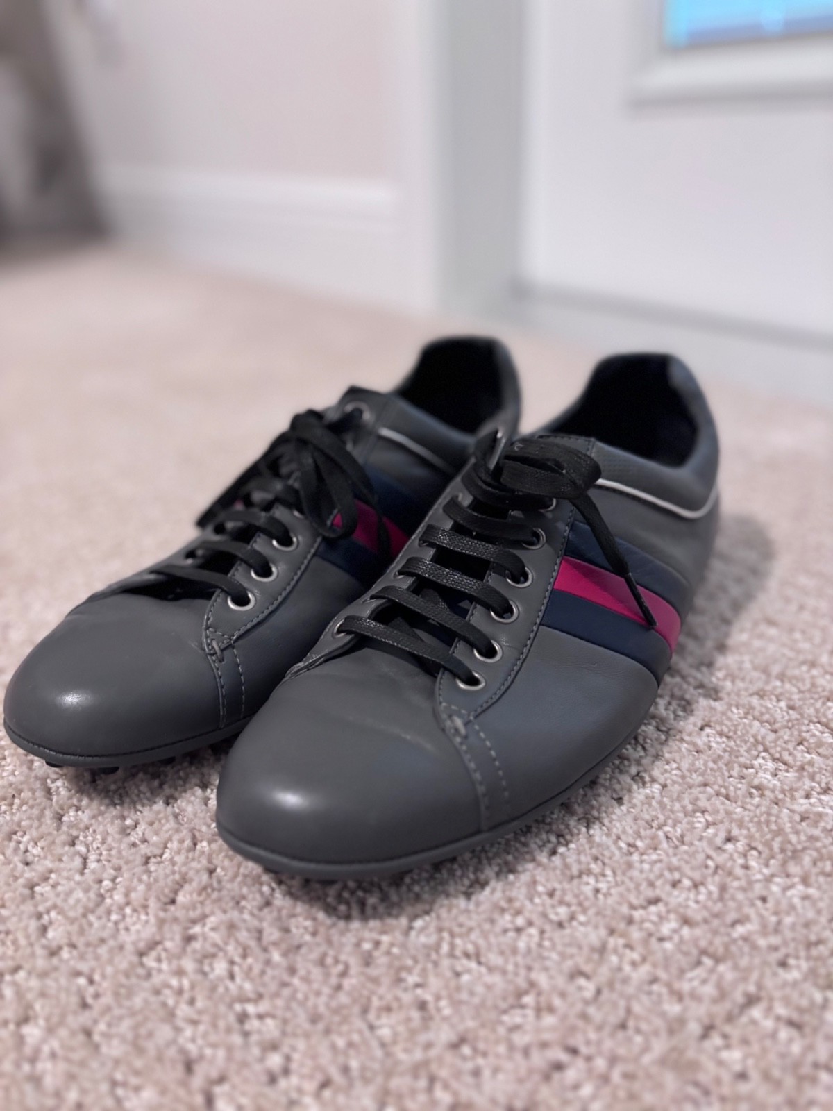 Gucci gray leather driver sneakers