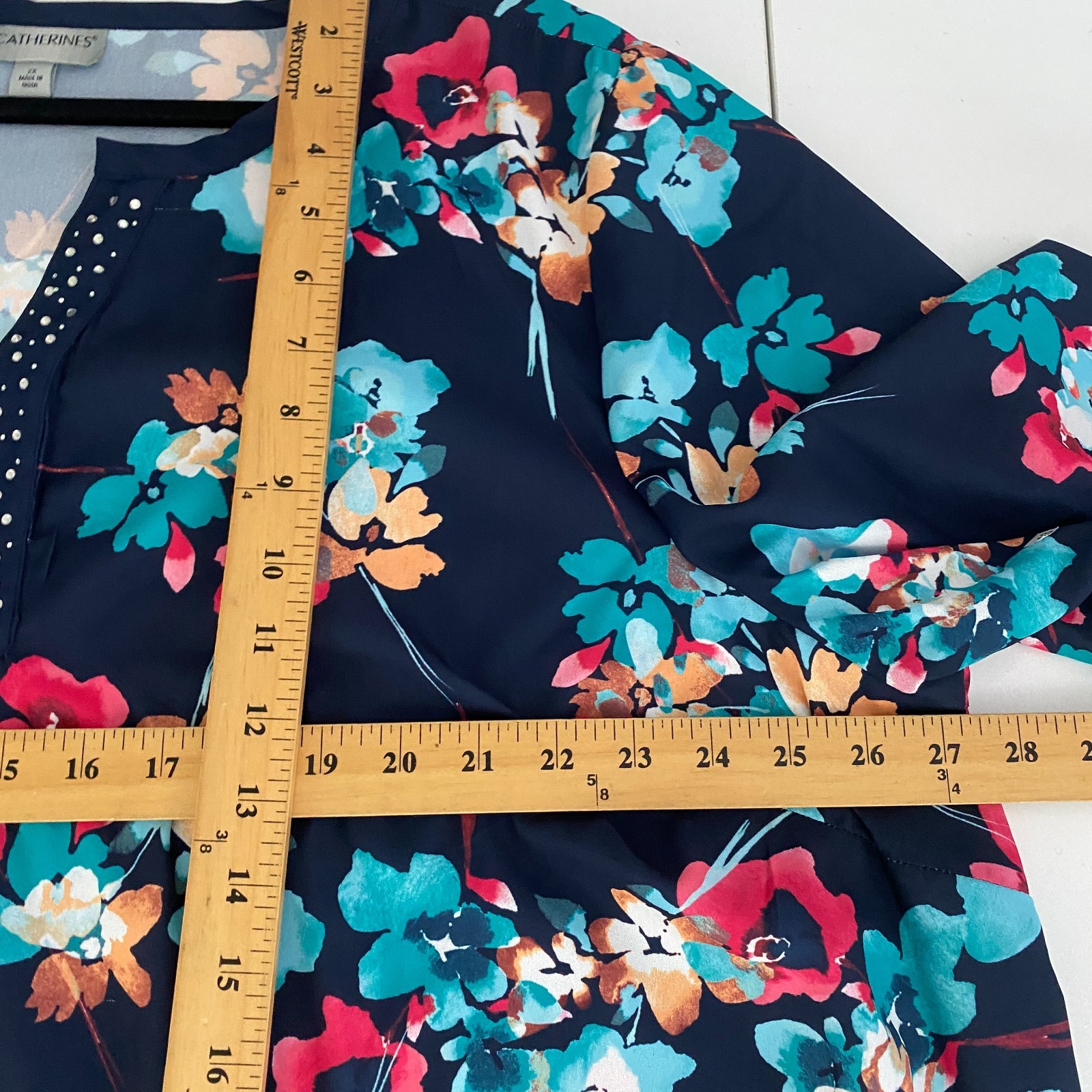 Catherines Embellished 3/4 Sleeves Floral Tunic Size 2X Split Neck Pullover