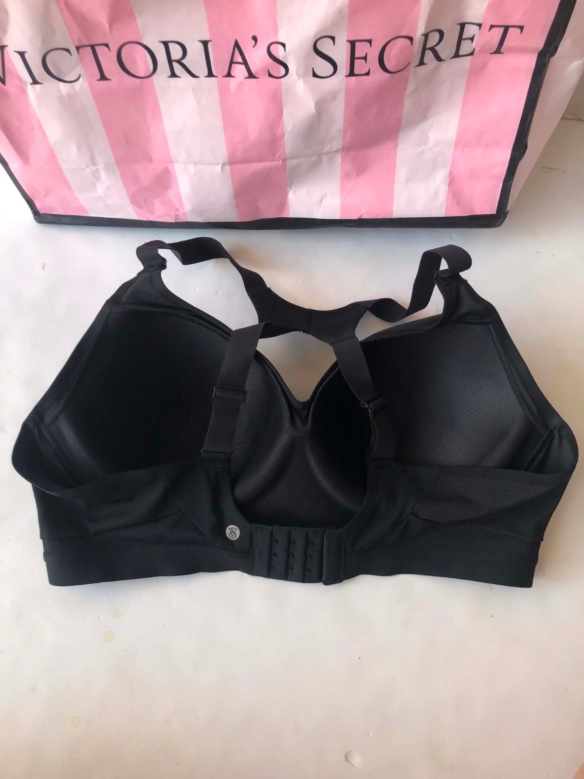 Victoria’s Secret VSX Incredible Plunge Max Sports Bra Color Black NWT
