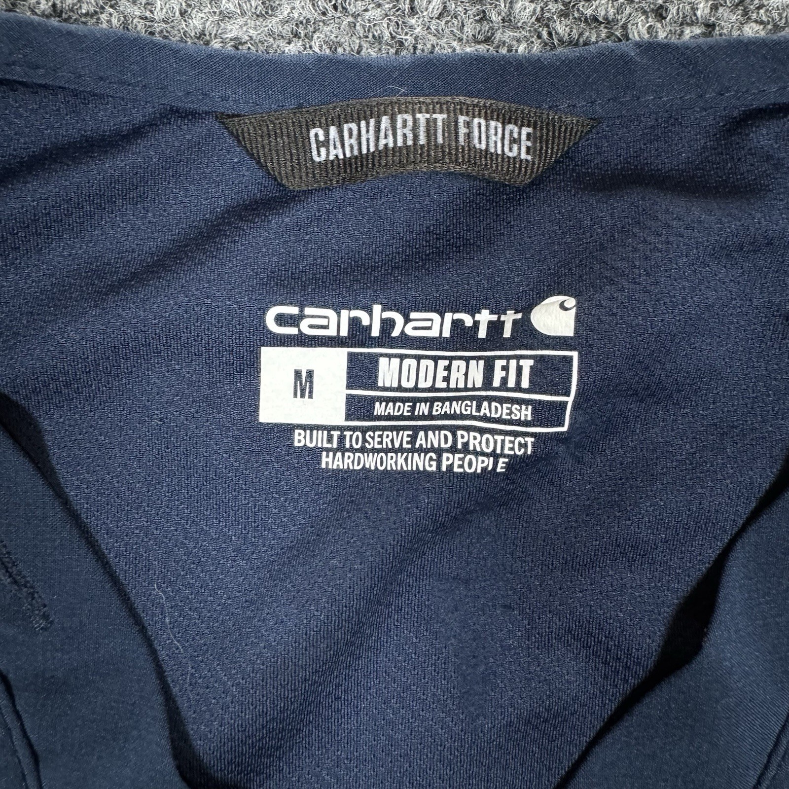 NWT Carhartt Men’s M Force Cross-Flex Scrubs Modern Fit Chest Pocket V-Neck Top