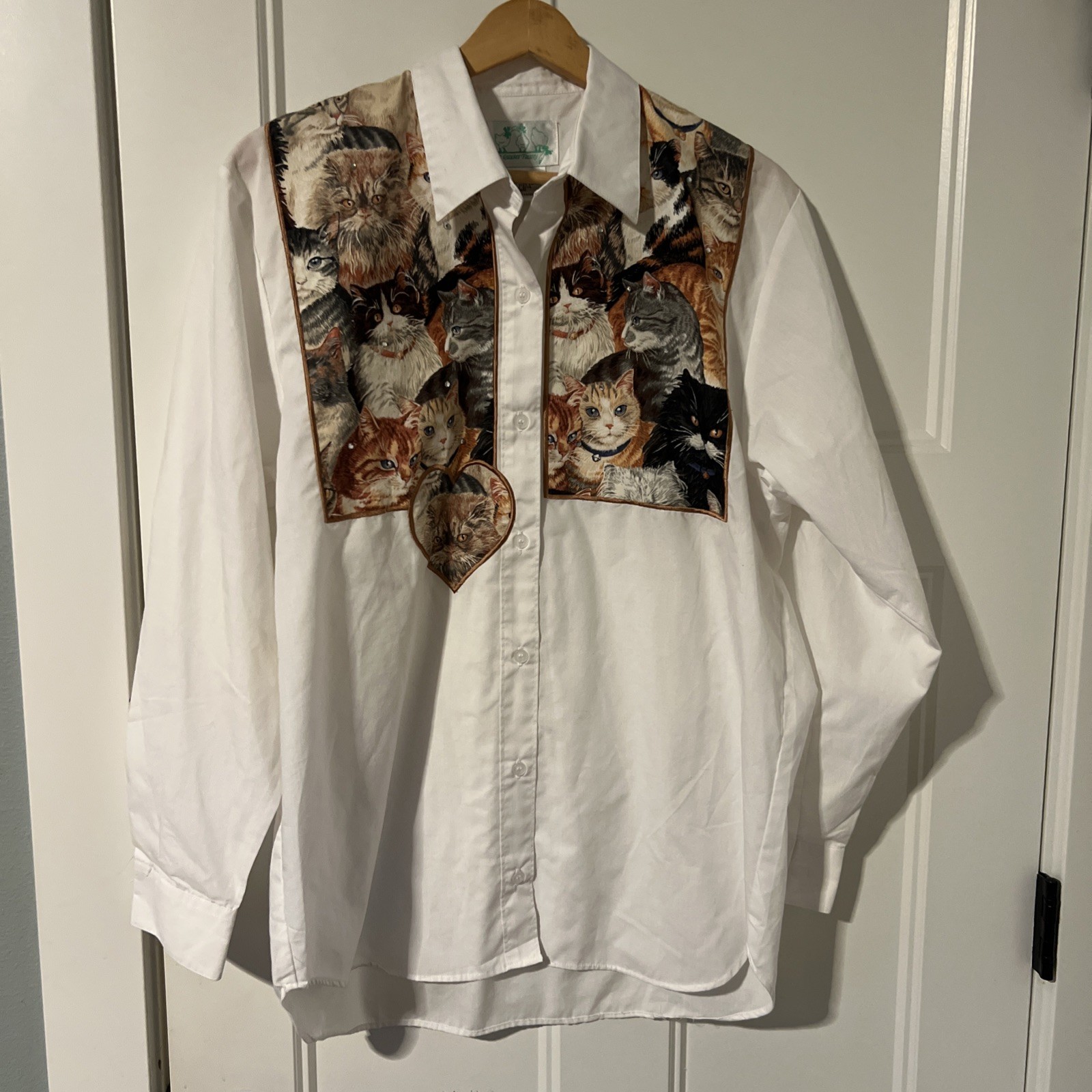 Quaker Factory Shirt Blouse Womens Med White Cats Embellished Artsy Cat Lovers