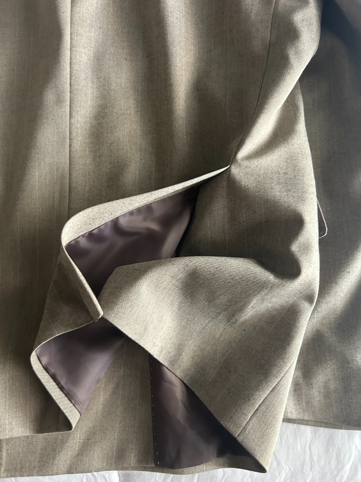 italian suit made in italy. New. Peak Lapel. Vented. Double Breasted. TAN