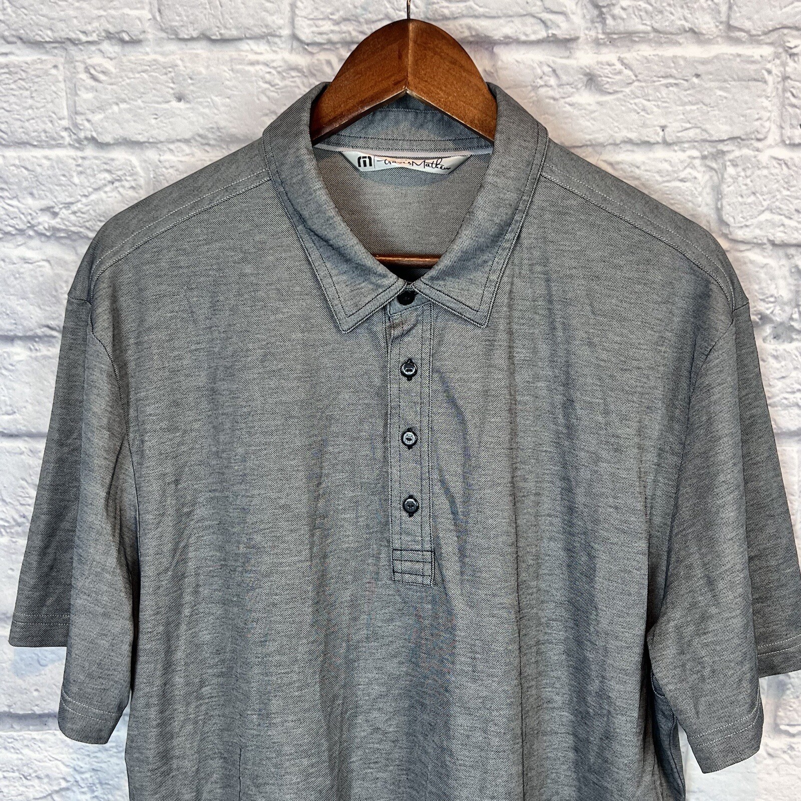 Travis Mathew Men’s Four Button Gray Short Sleeve Golf Polo Shirt Logo Size XL