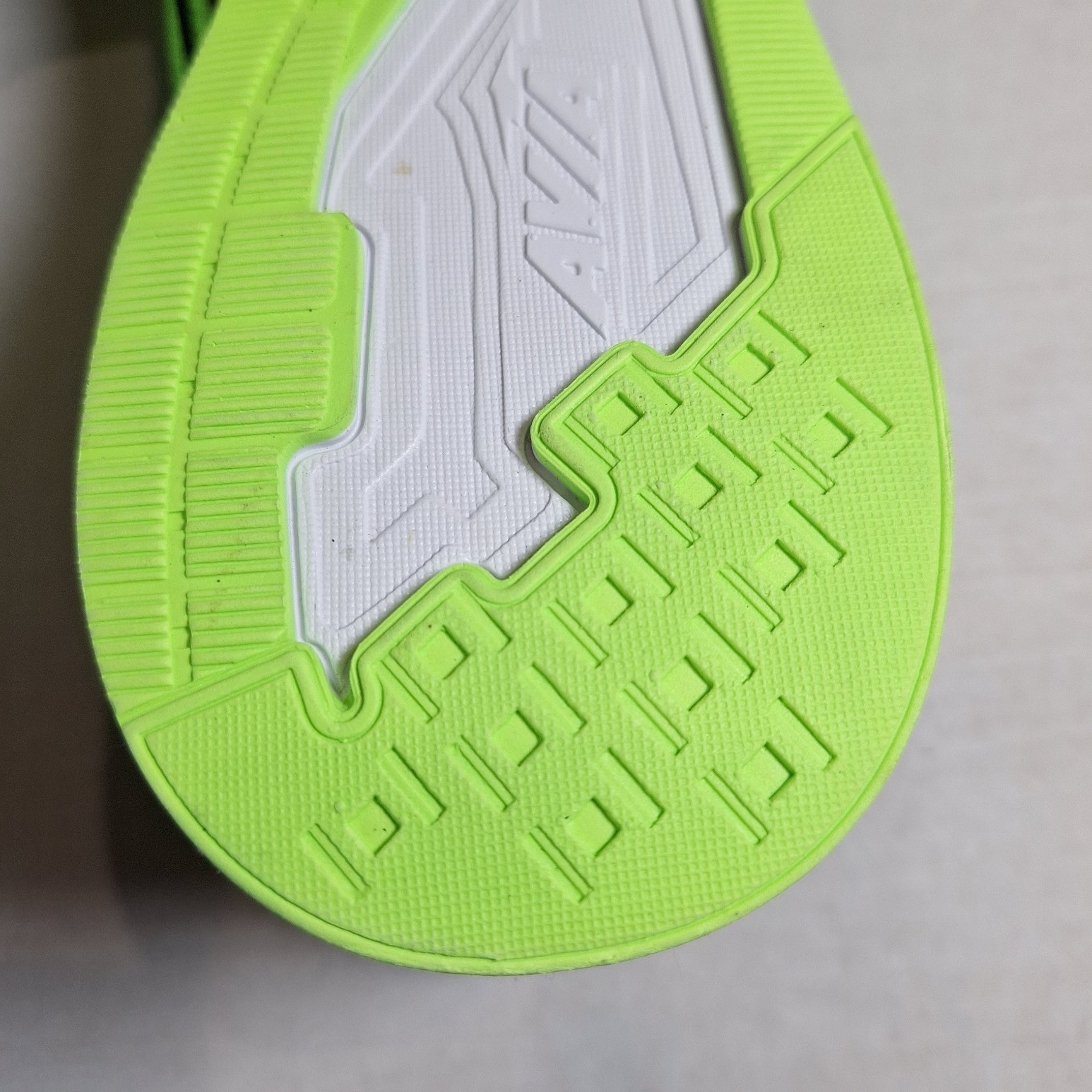 Avia MNAV4400004 Men’s Size 12 Neon Green Running Shoes | Discontinued Model