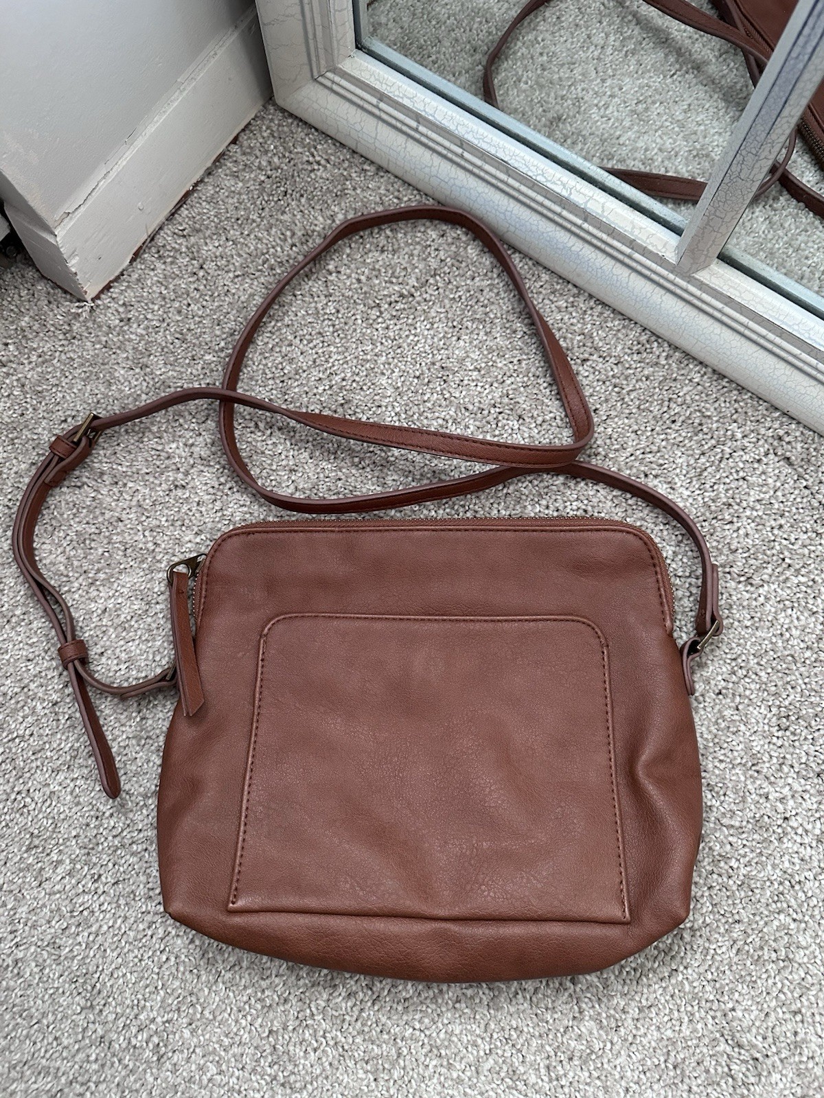 Universal Thread Brown Crossbody Bag Zip Closure Adjustable Strap Pockets Gold
