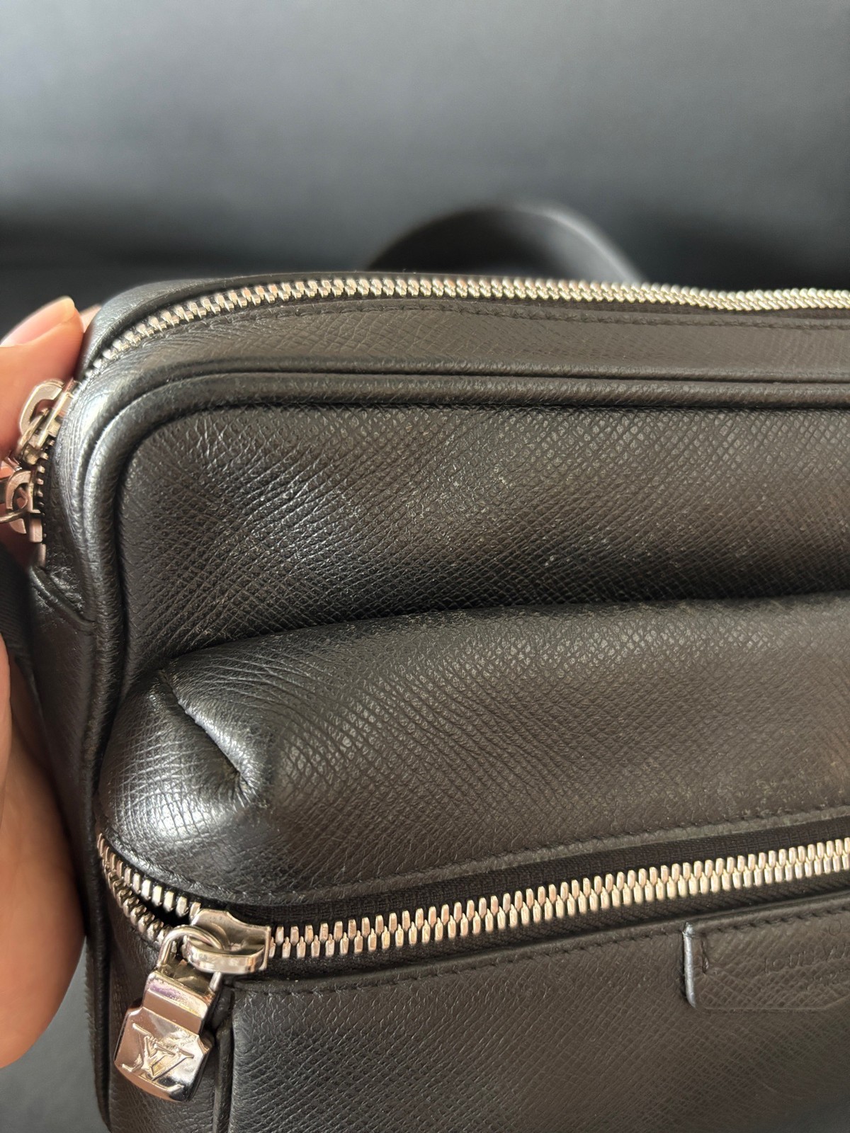 Louis Vuitton Pre-Owned Authentic Messenger Bag Black Free Tracked Shipping