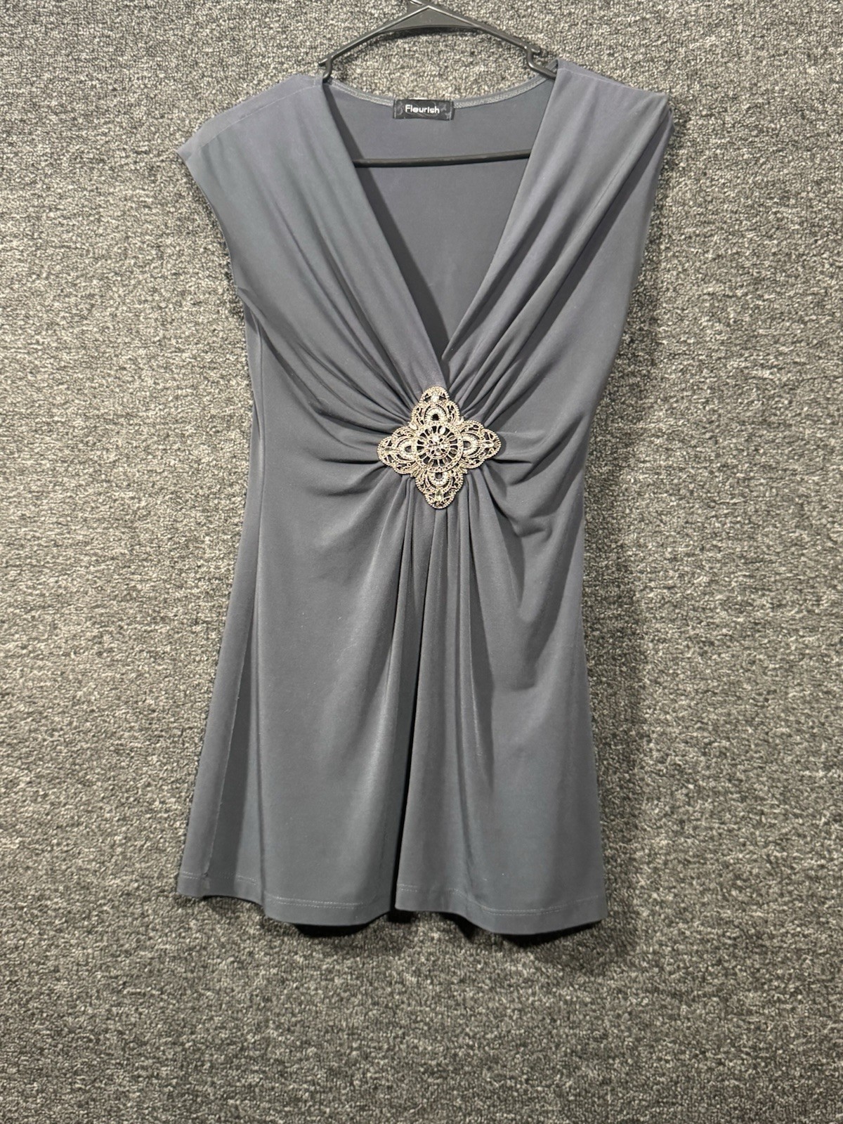 Fleurish Womens Grey Sleeveless Low Cut V-Neck Top Size M