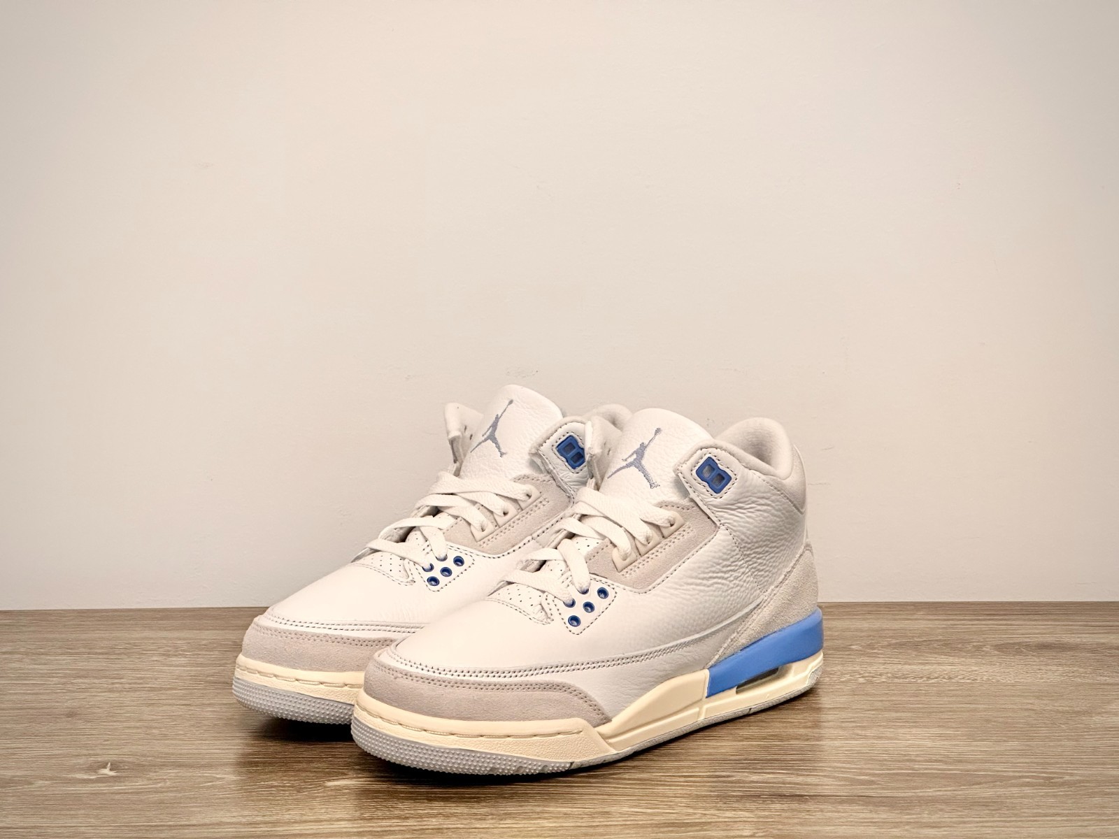 Air Jordan 3 Retro – 7 Men / 8.5 Women – Summit White/Hydrogen Blue CT8532-101
