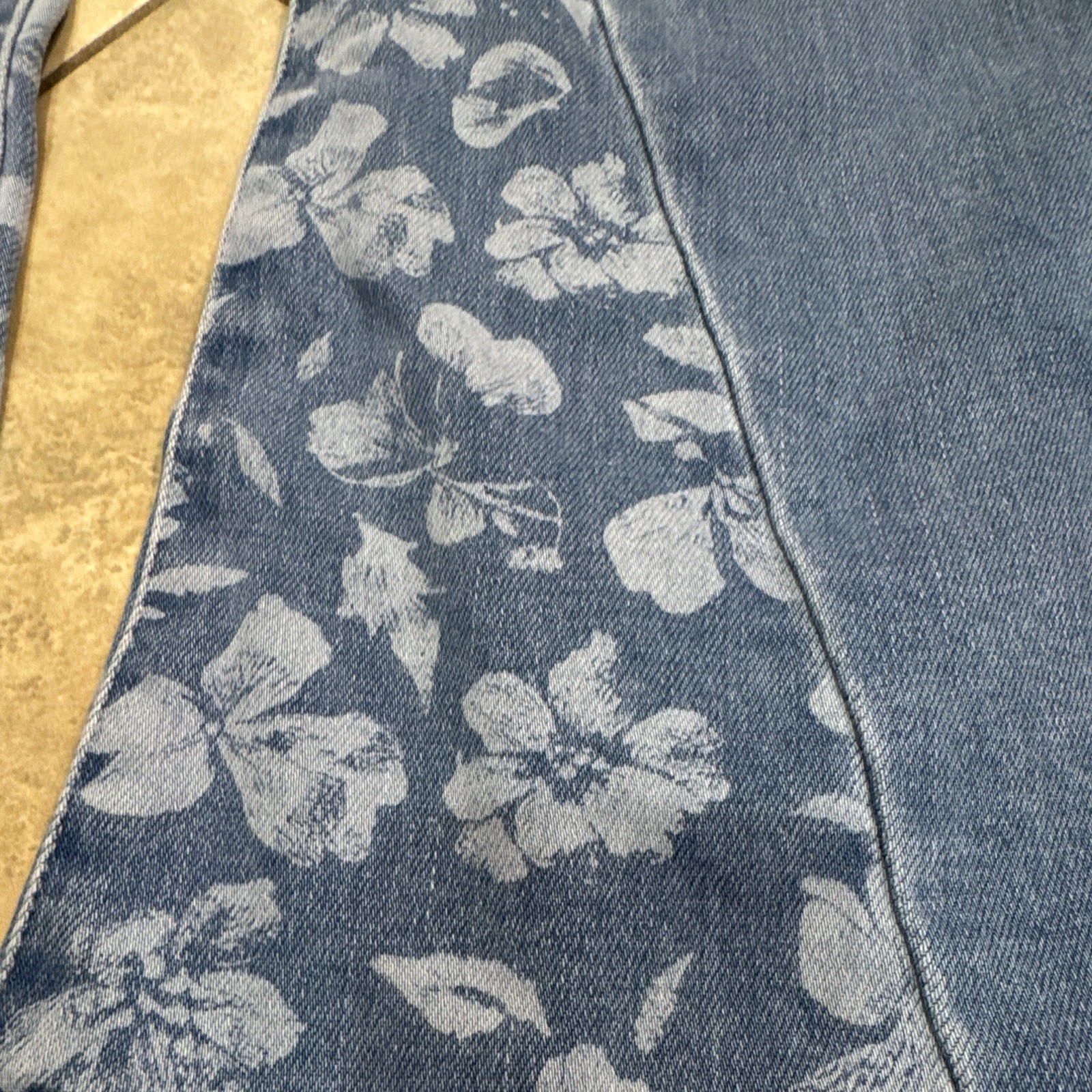 KanCan Women’s Blue Light Wash Mid Rise Floral Flare Jeans Stretch 5-Pocket 27