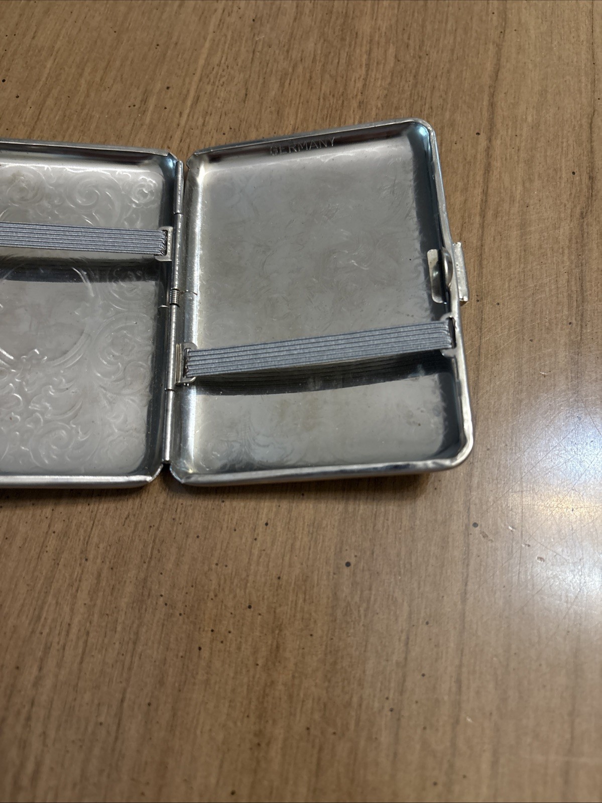 Silver Victorian Scroll 2-Band I.D. Case Business Credit Card Holder, Cigarettes