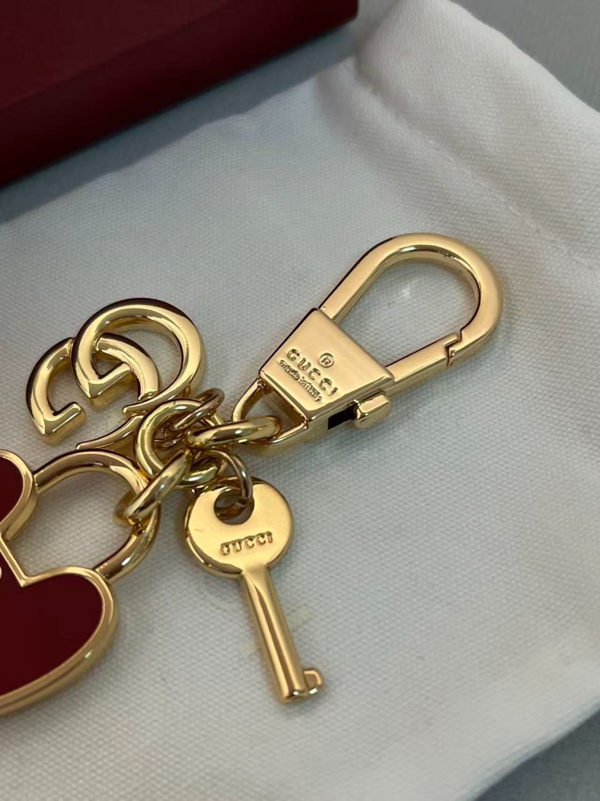GUCCI Charm Heart Lock & Key Keychain Gift Key Chain with Brand Manual New Box