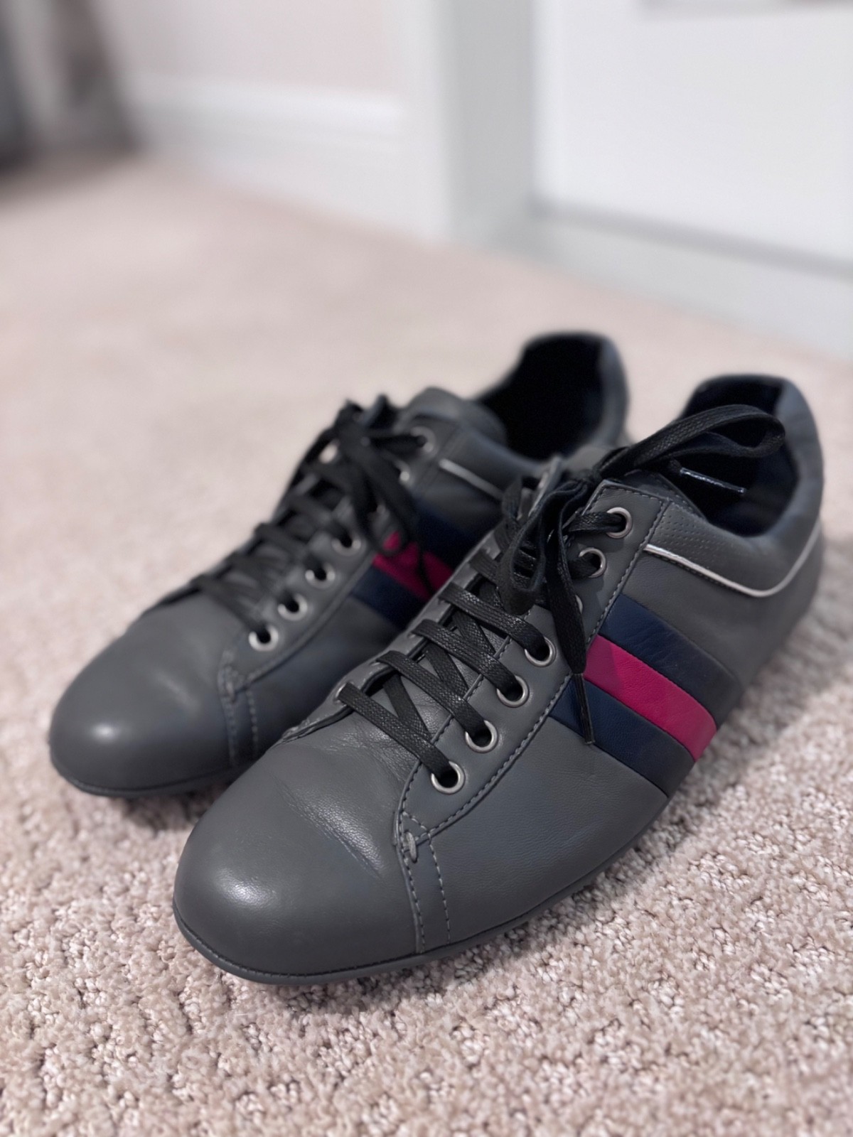 Gucci gray leather driver sneakers