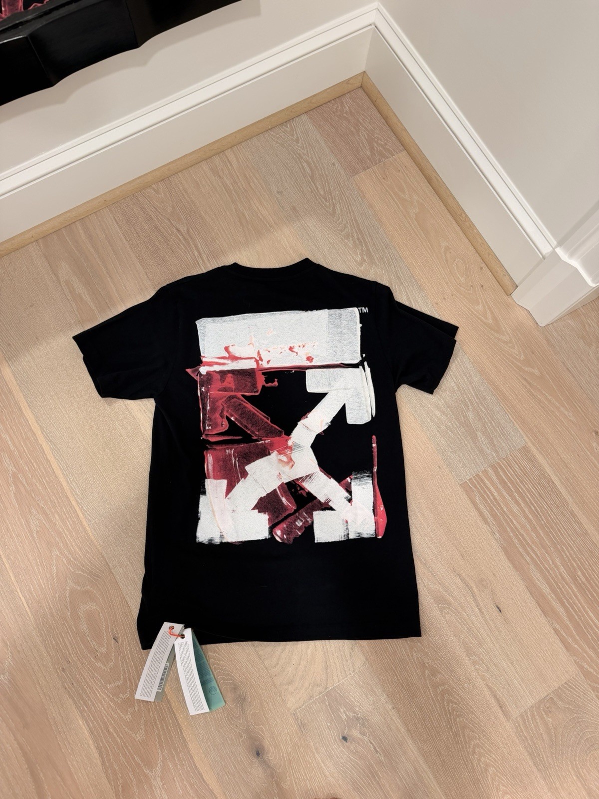 Off-White Acrylic Arrow Slim Tee Black Fuchsia Mens Size M NWT
