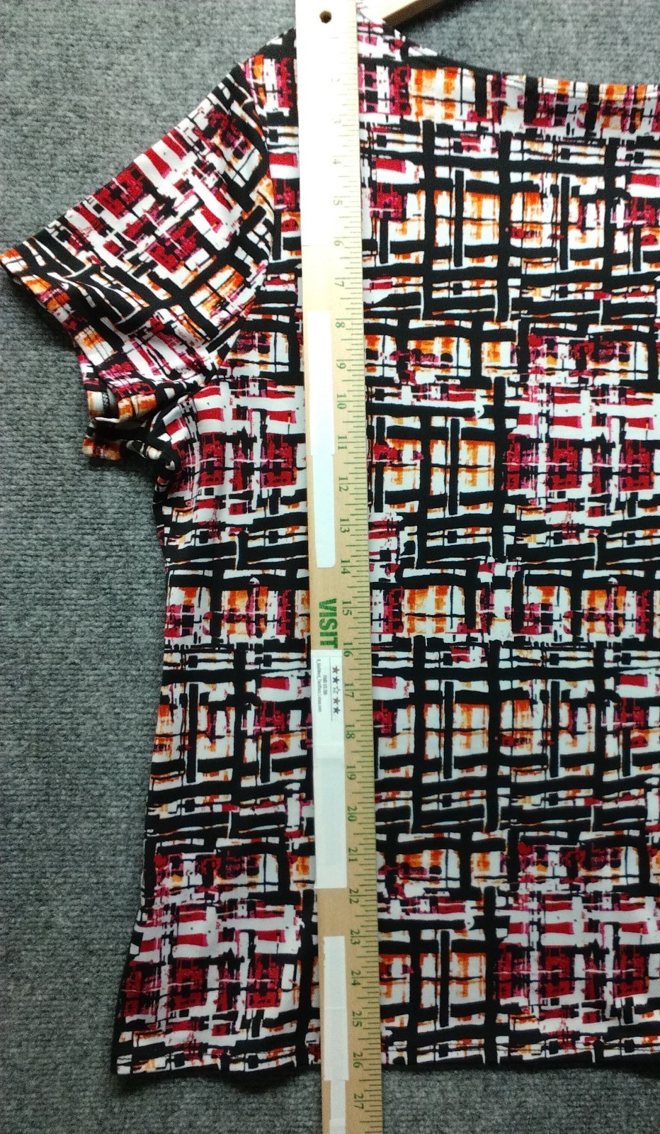 Multi-Color plaid pattern Top short Sleeve round neckline Womens Sz. XL (1x/16w)