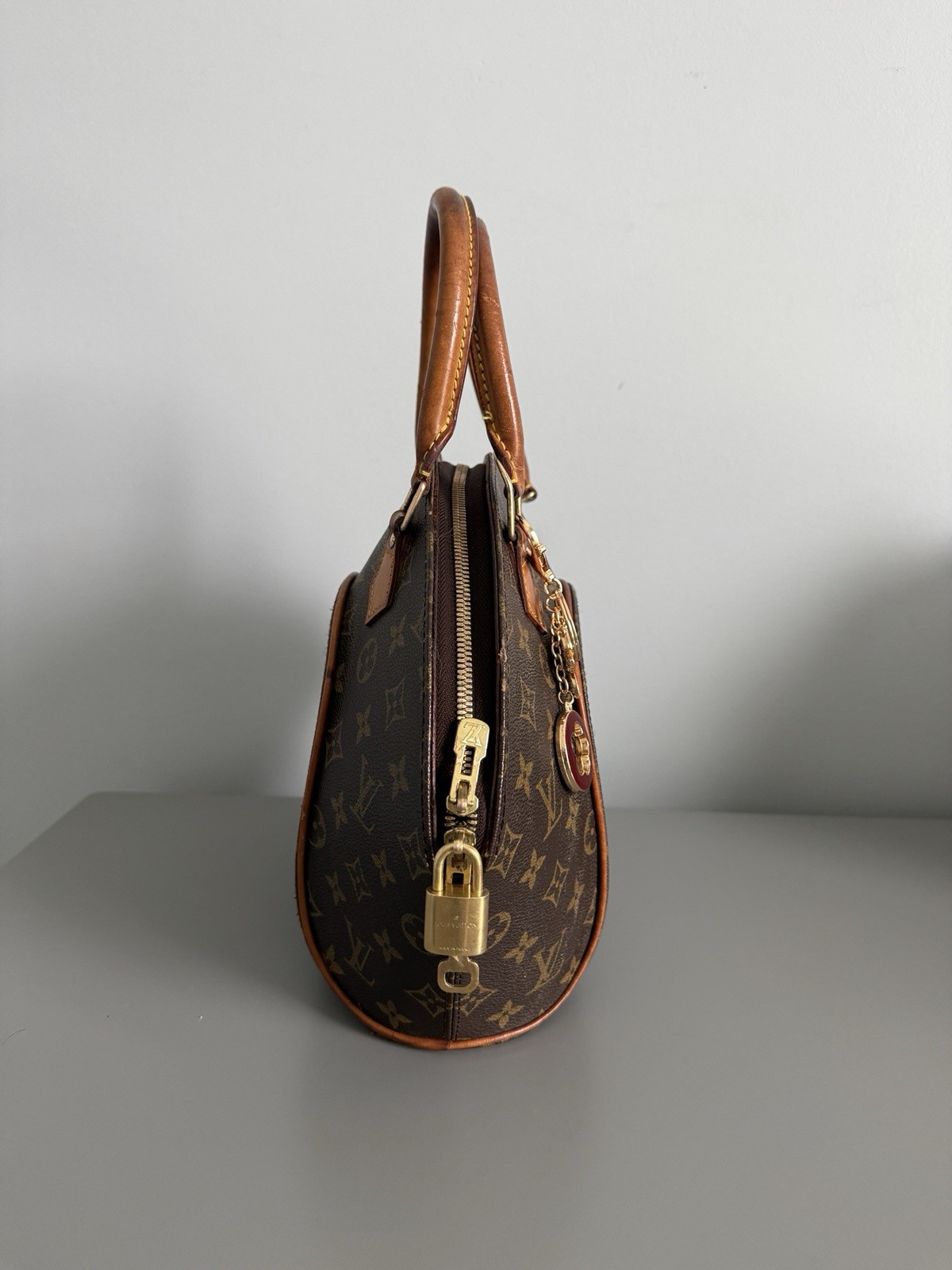Vintage Y2K Louis Vuitton Monogram Ellipse PM Bag France 2000 w/auth Lock & Key