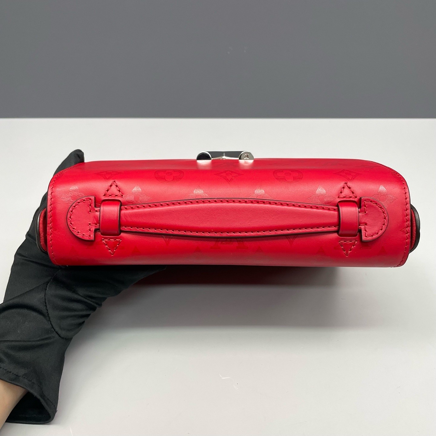Louis Vuitton Pre-Owned Authentic Messenger Bag Red Silver