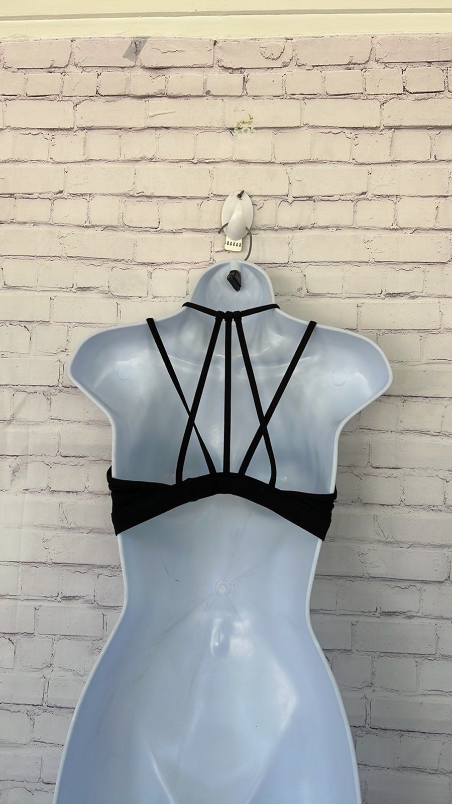victoria’s secret sport strappy bra size medium