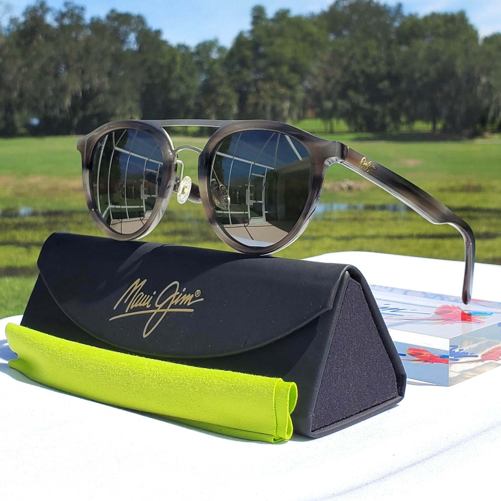 *******Maui Jim “SUNNY DAYS” 529-14E Gloss Grey Horn Frames / Grey Lenses*******