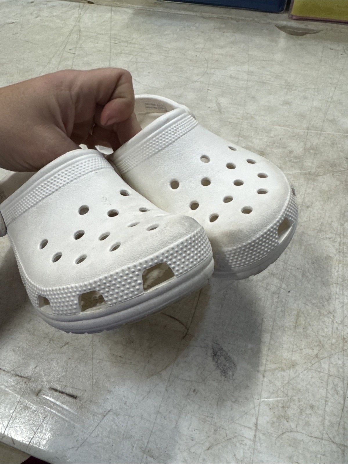 Crocs Classic Unisex Adult Men 4 Women 6 Comfortable Clogs Used | White