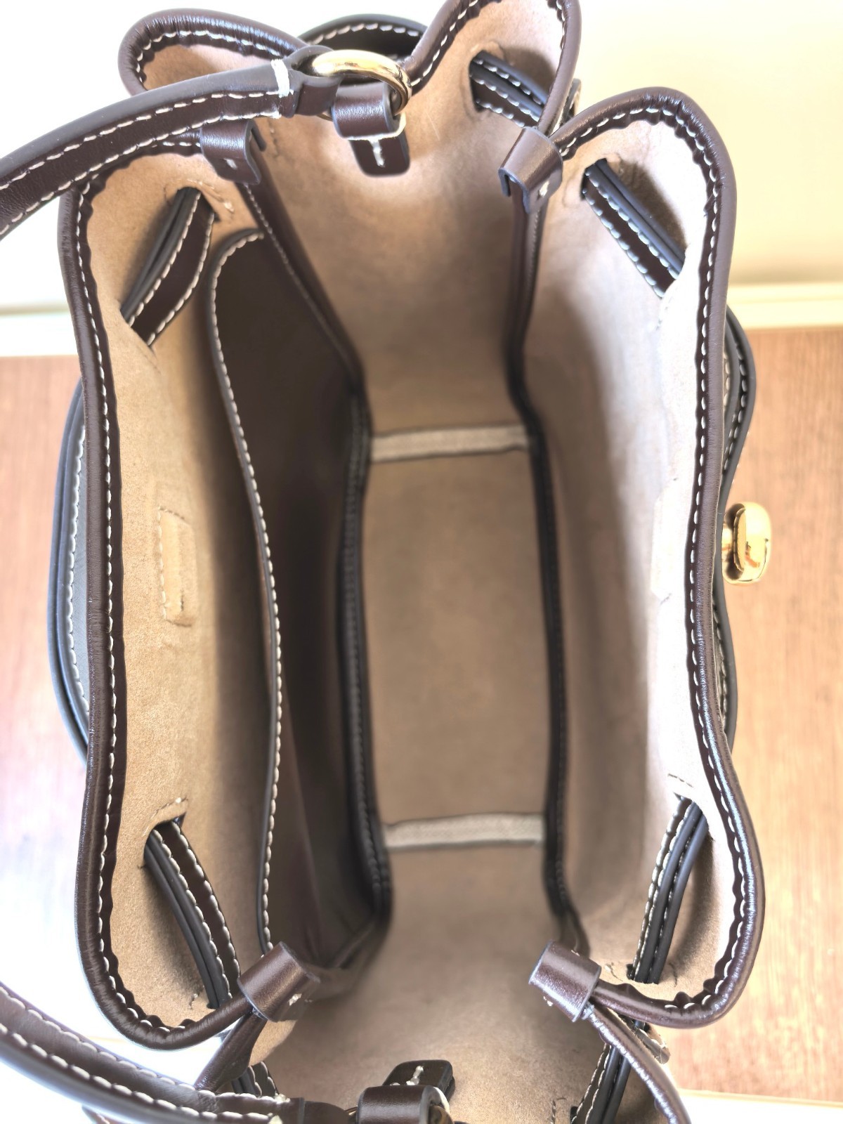 Tory Burch ROMY CANVAS BUCKET BAG DUSTY ALMOND /BIANCO WHITE